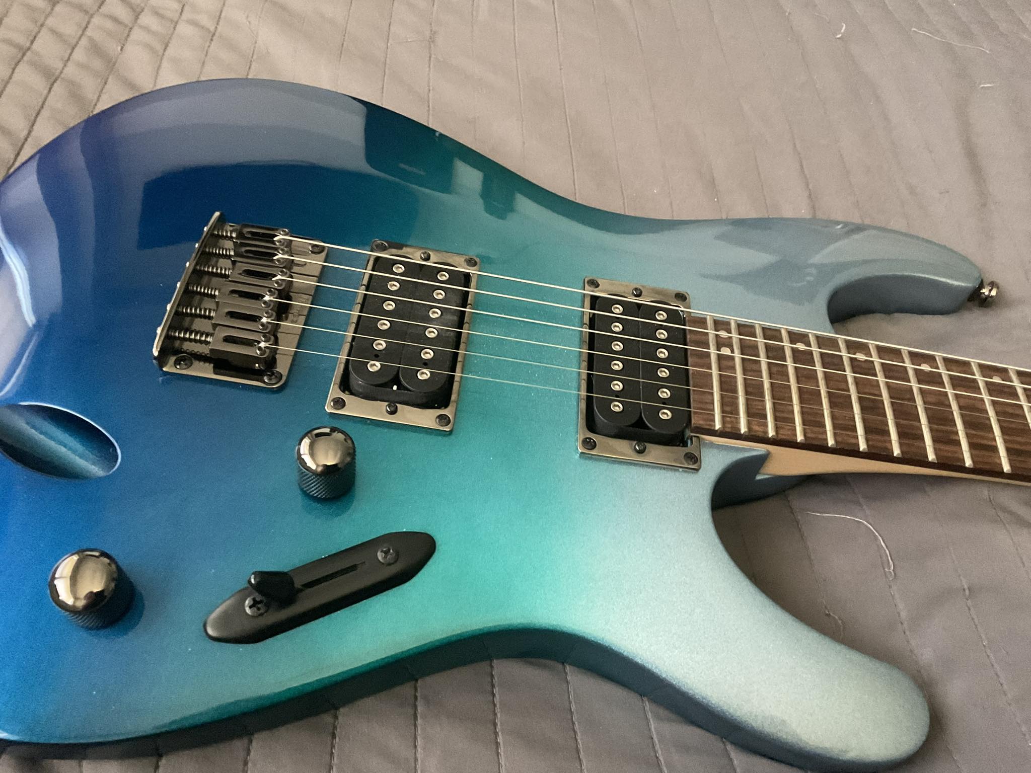What Seymour Duncan pickup will fit in an Ibanez S521 without