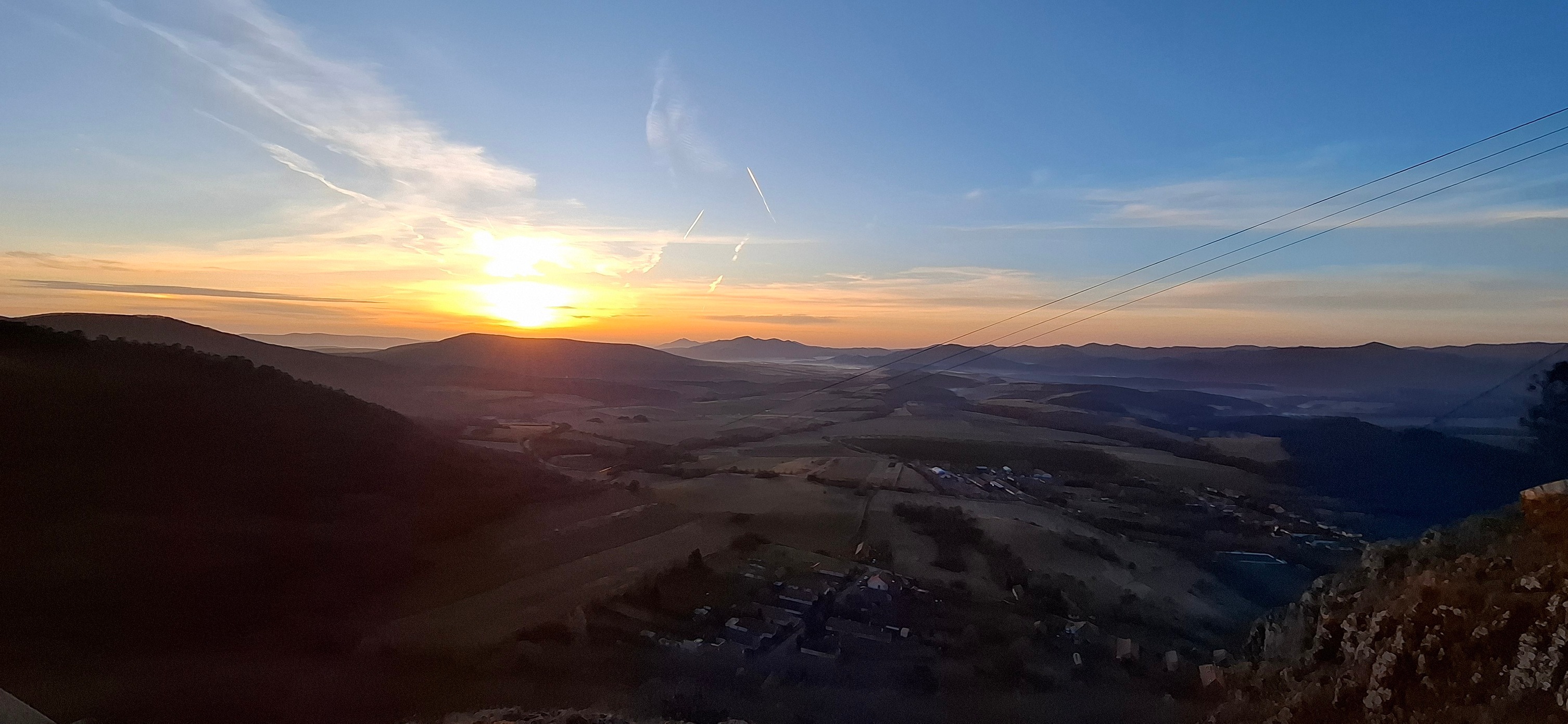 Füzér Vára - A csicsergő madarak éneke mögött hallhatjátok várunk ...