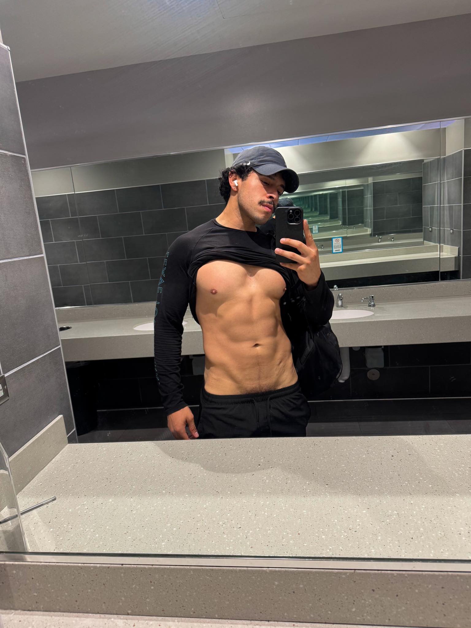 Osvaldo Happy Thursday guys 💪🏻 ️ reels fyp explore gym humor