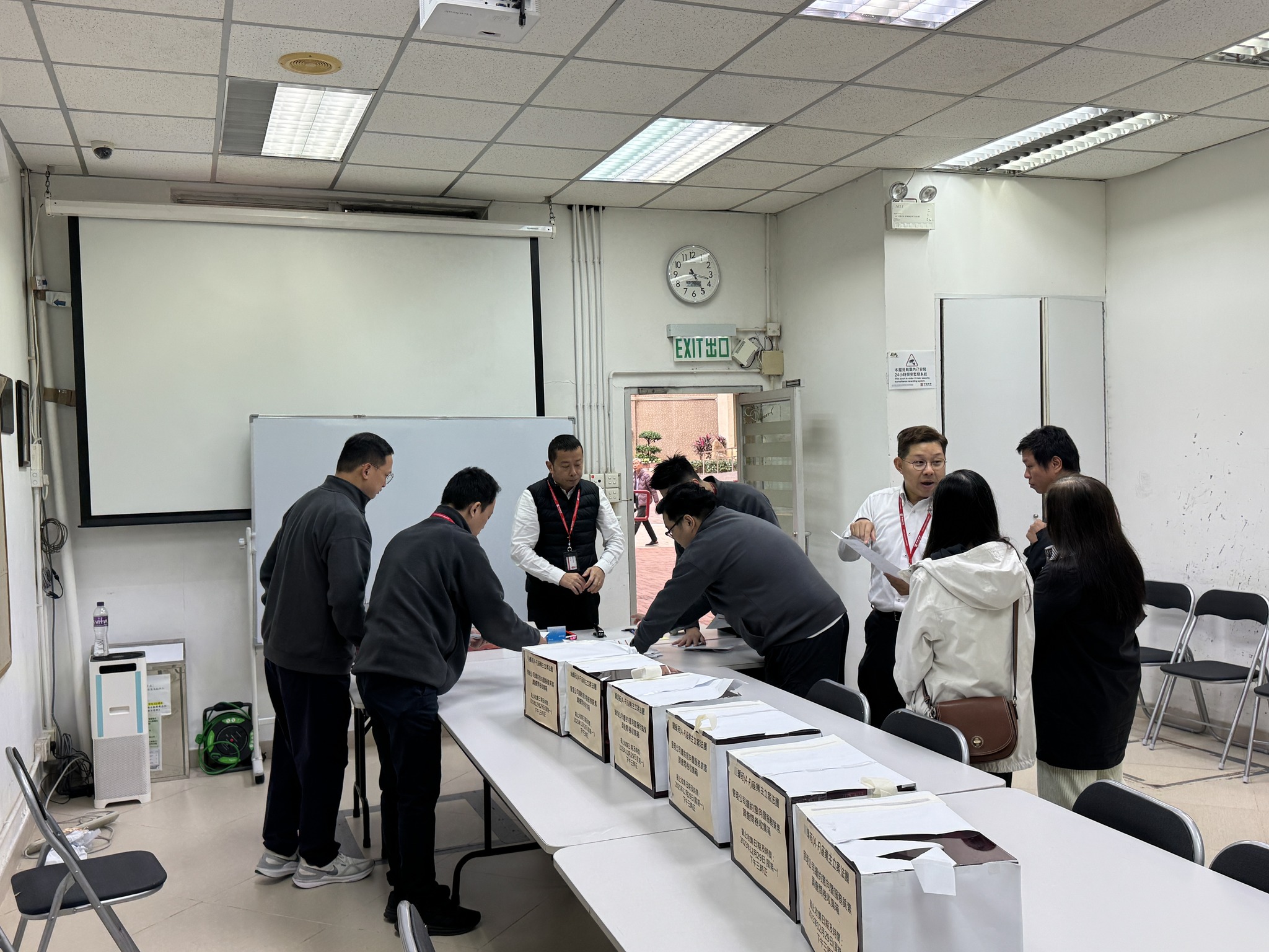 龍蟠苑 A-F 座業主立案法團 - 龍蟠苑 A-F 座業主立案法團 added a new photo.