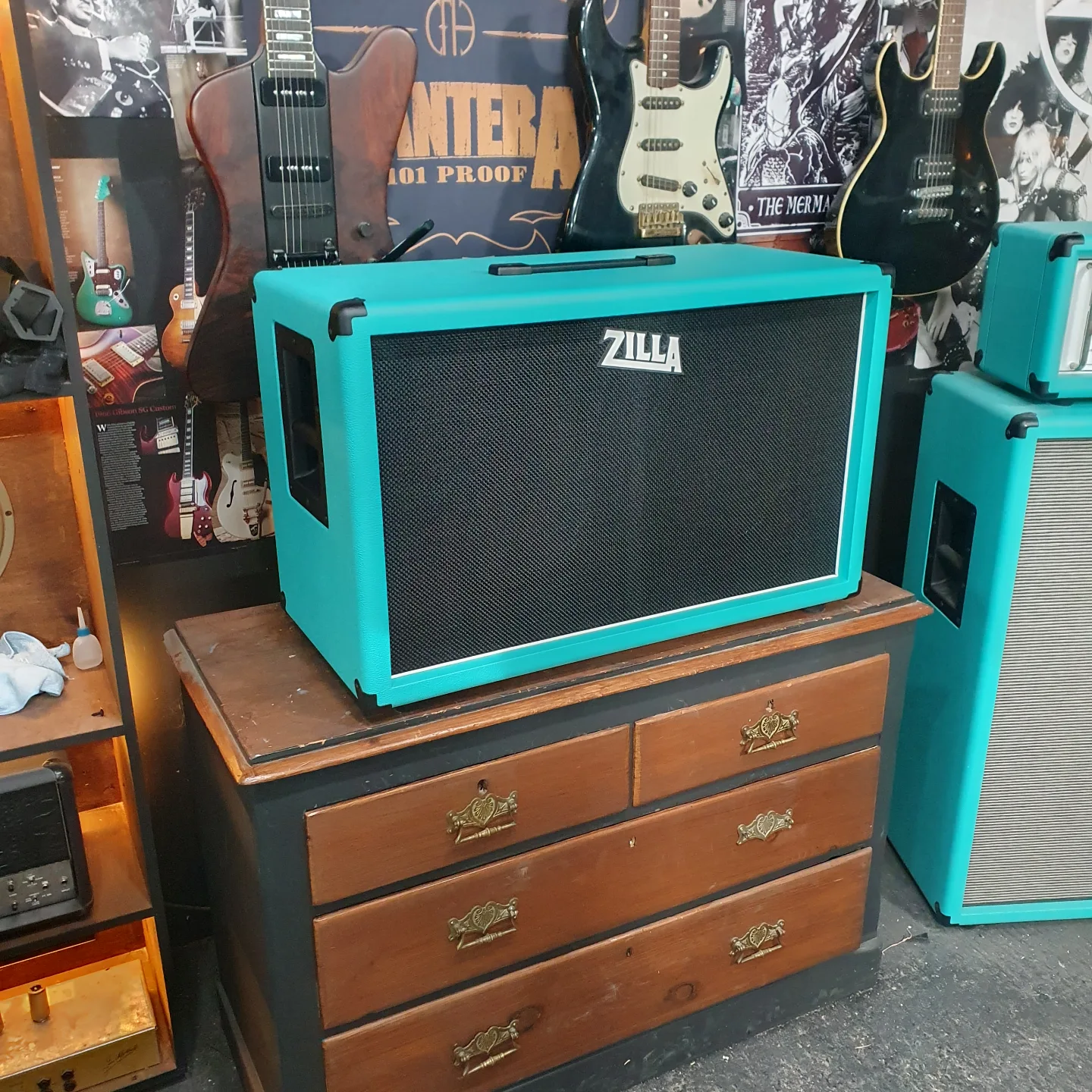 Always love seeing the teal tolex. #tealtolex #customguitarcab
