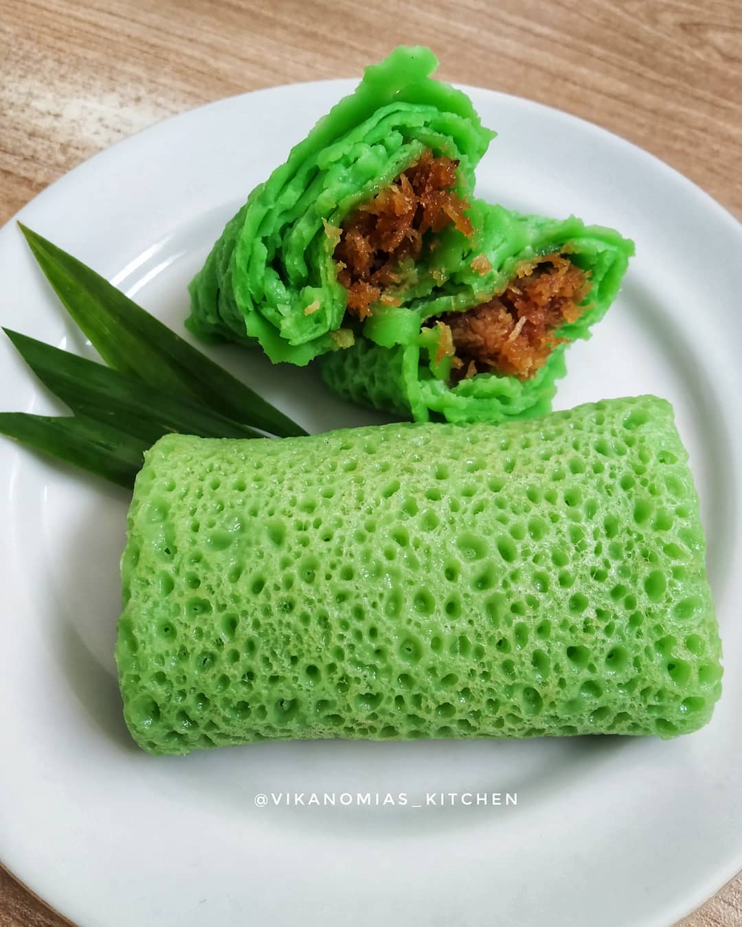 Resep - DADAR GULUNG unti kelapa By: @vikanomias_kitchen Bahan Kulit ...