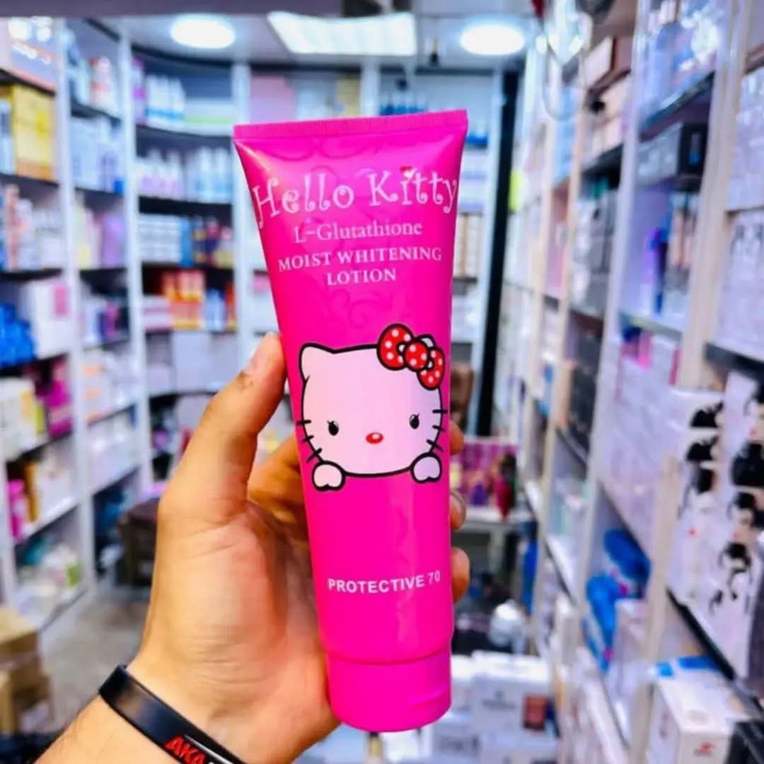 hello kitty l glutathione moist whitening lotion spf 70 لوشن مبيض من ماركة هيلو كاتي............ الاصلي لوشن ومبيض الجسم الفوري 🤩 يعمل على تبييض البشرة فورا ويجعلها اكثر اشراقة مفتح للبشره ويكون بي شي كلش حلو يحتوى Redness / Rosacea