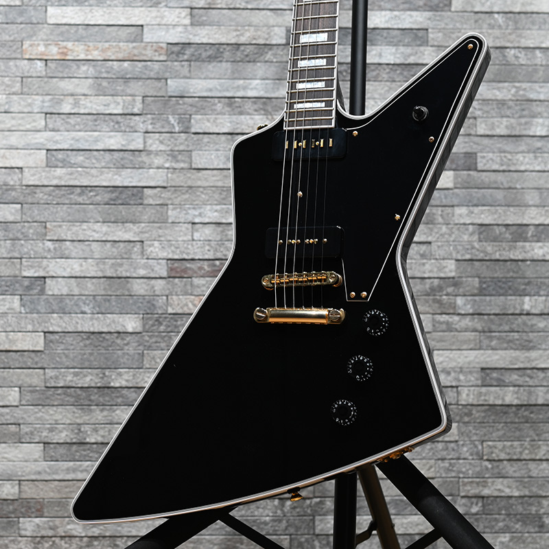 Bacchus Global Series guitar with P-90-style pickups