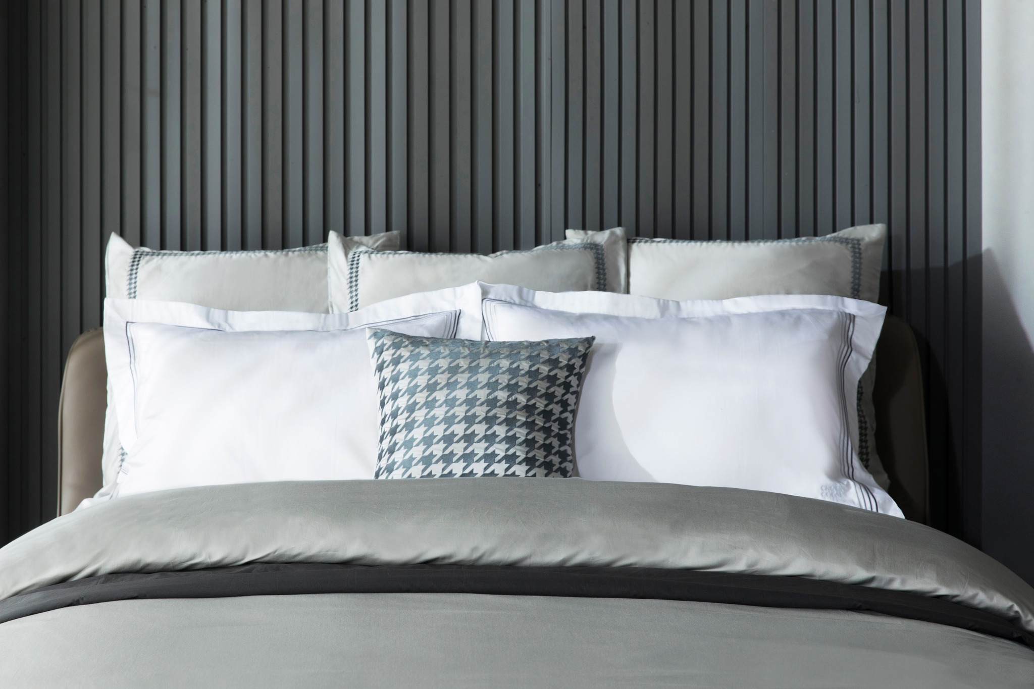 CROWN GOOSE USA - Uncompromising designs to inspire the...