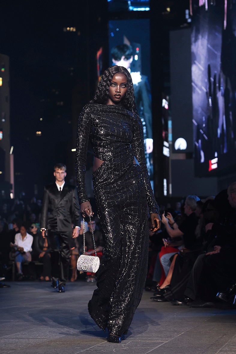 GUCCI セットアップ 46 黒 ベル Gucci - LOOK 60 | Facebook