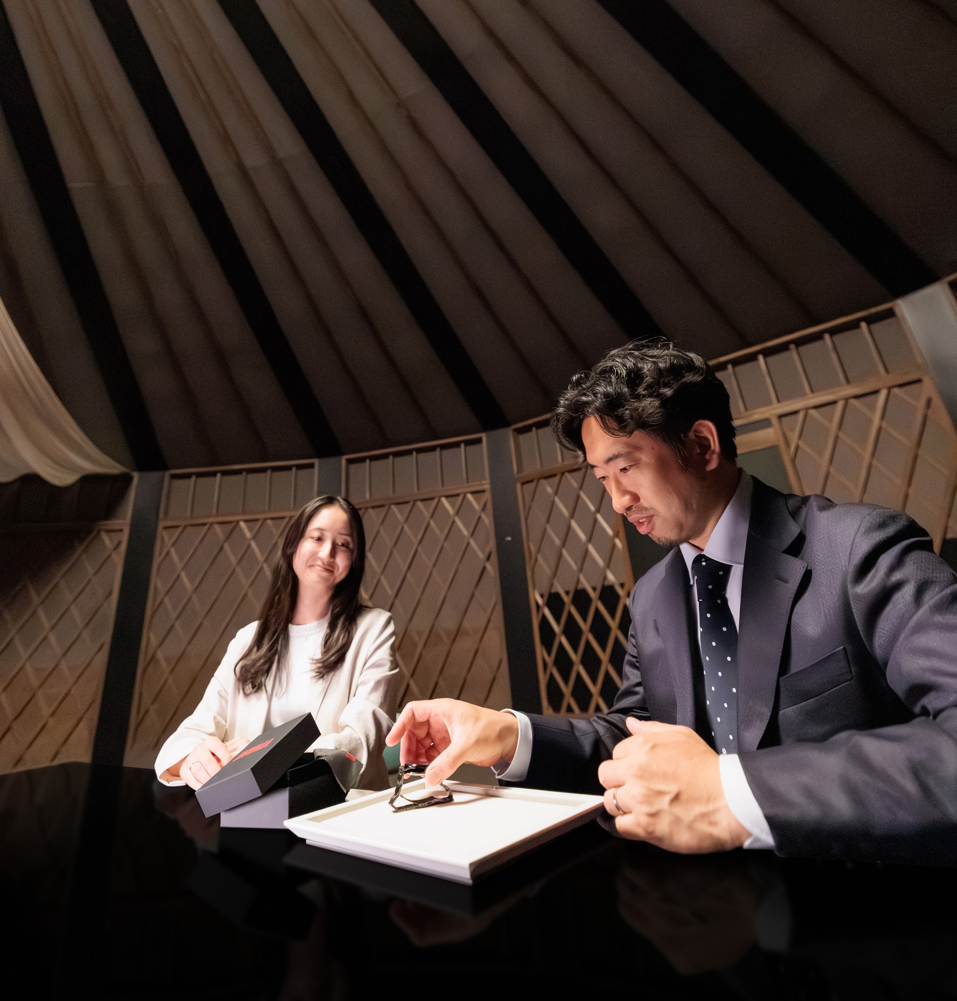 【お盆企画】VIVANT デスクトップがテント本部に！乃木家家紋ペーパーナイフ 日曜劇場『VIVANT』 オリジナル限定ウオッチ」発売❗️ ⠀ 乃木家の