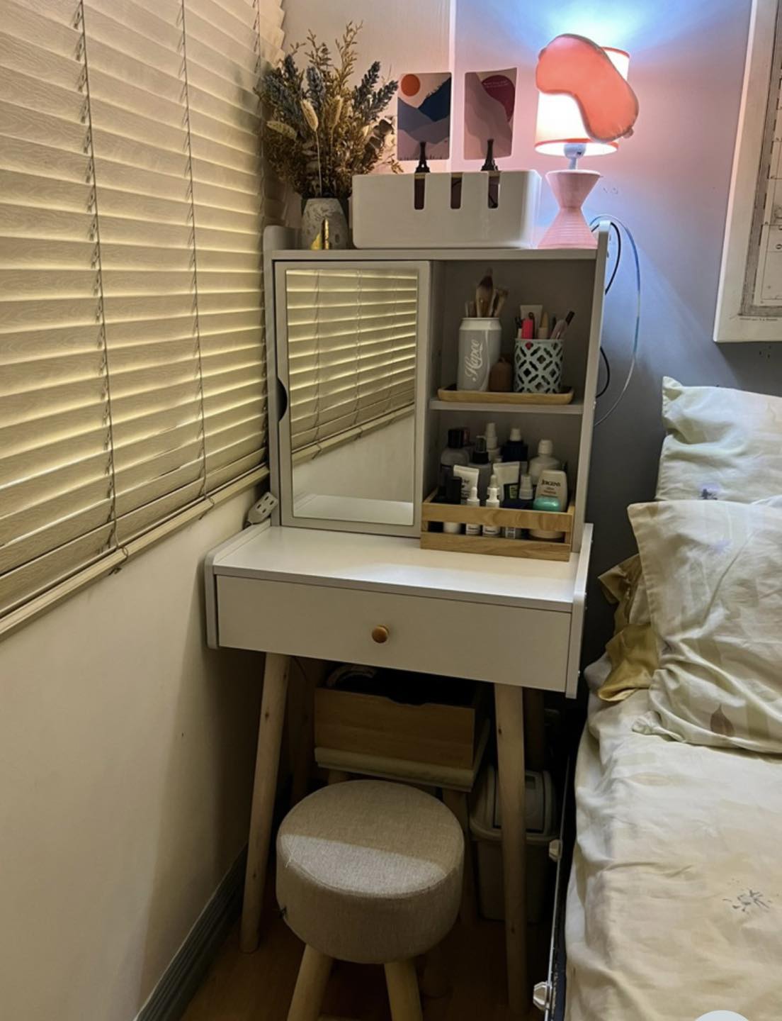 Wais Mom PH - Sa mga hindi pa nakakabili ng vanity table,...