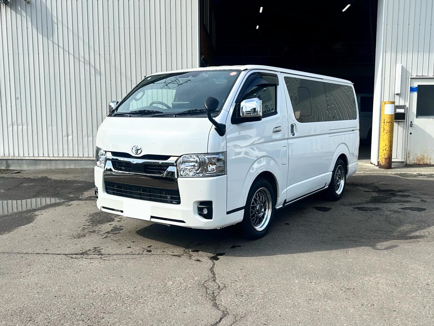 ハイエースV S-GL DARK PRIMEⅡ 4WD 納車が冬でしたのでタイヤ交換 