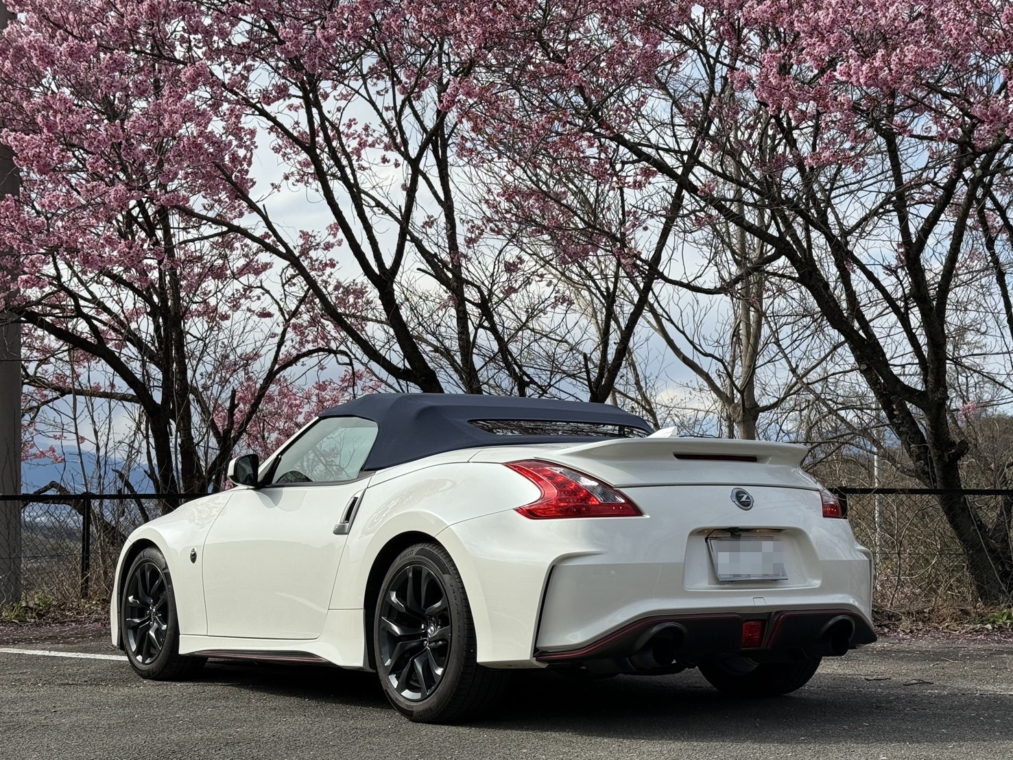 さくらの季節に、フェアレディZのZ34のソフトトップを、純正と同じ