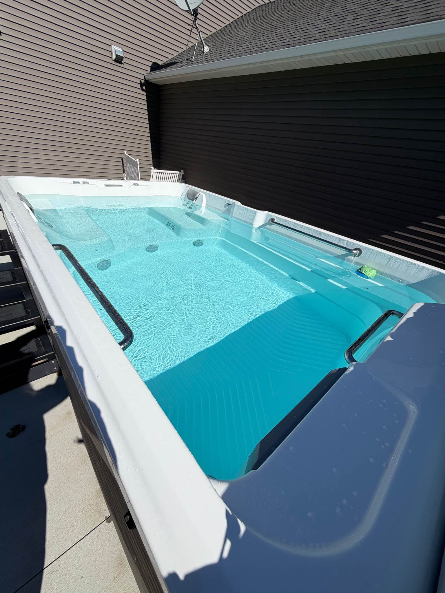 2020 Endless Pools R200 Swim Spa - Cover + Stairs included - Pools ...