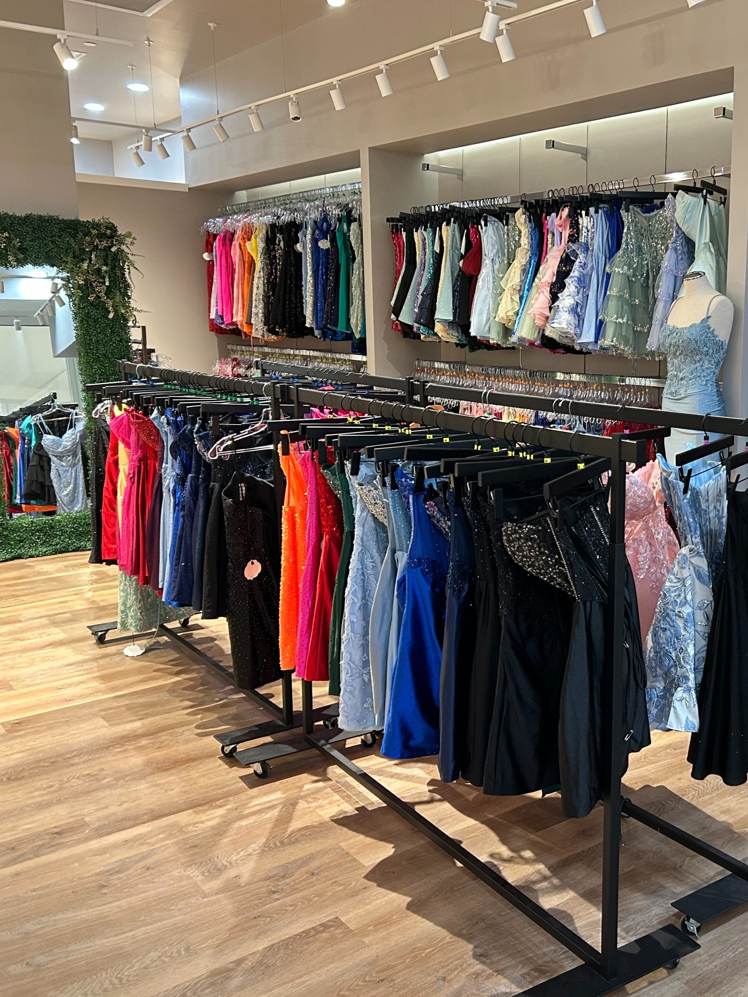 Episode has moved! Stop by their new location on the Upper Level, across from the Food Court, to shop gorgeous formal dresses and special occasion looks. #Episode #FormalFashion #RossParkMall