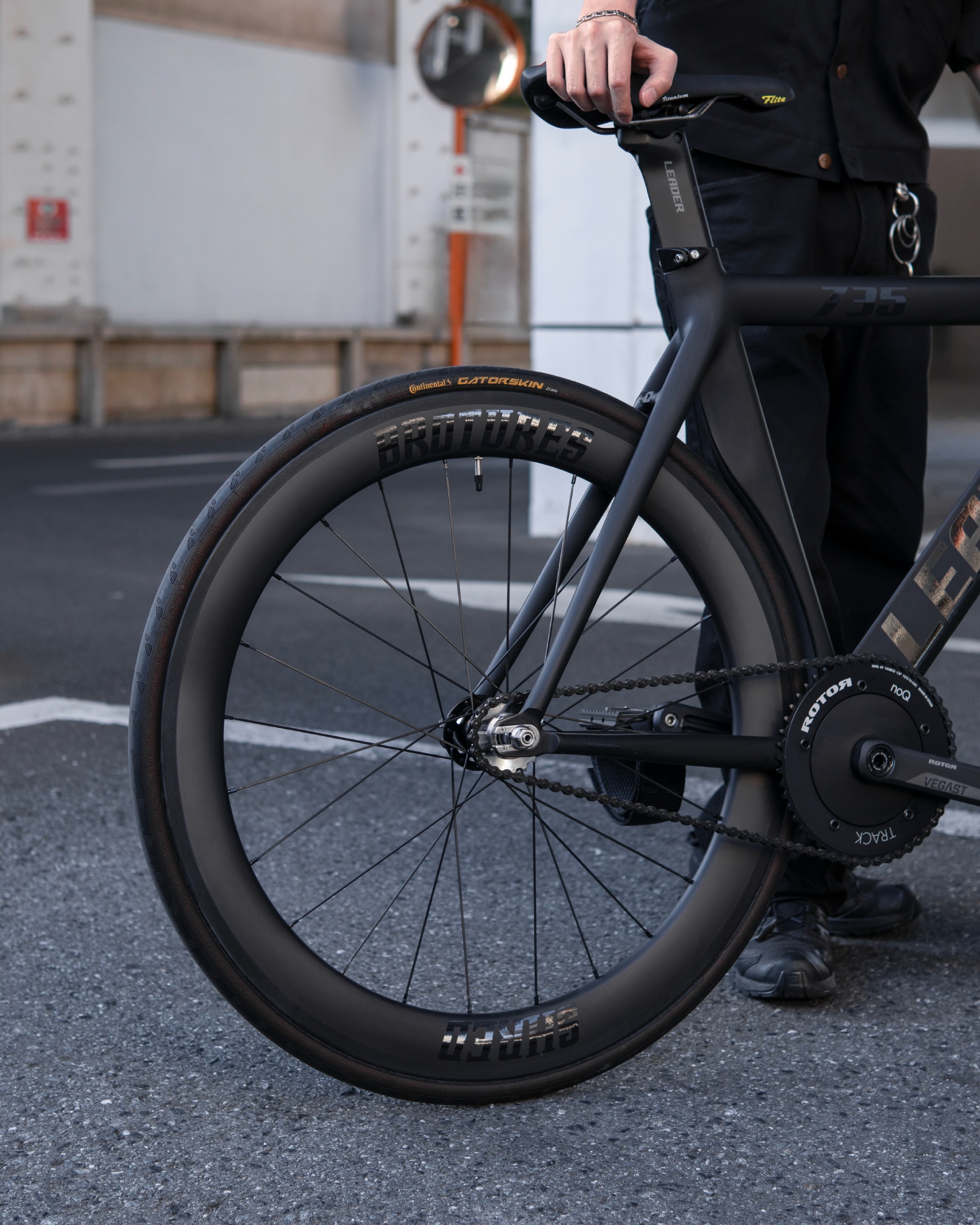 ホイールを変えるだけで、ピストバイクはここまで変わる。 BROTURES