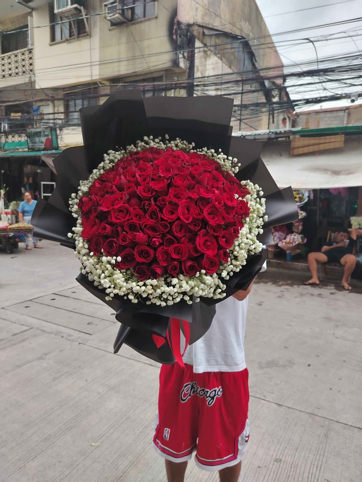 100 pcs red rose bouquet available everyday