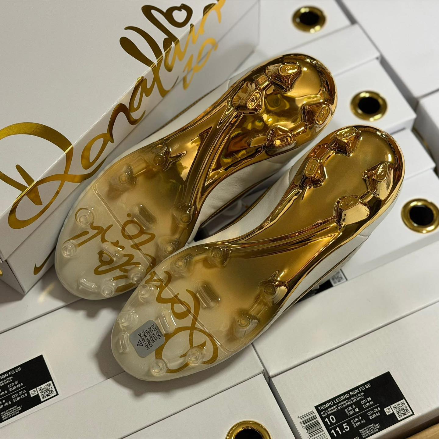 ?? R10 x Nike Tiempo Legend “Touch of Gold” ?? Special Edition 