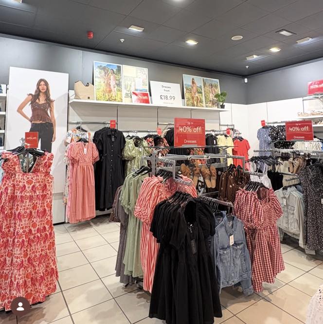 shopping for ladies dresses UP TO 40% OFF LADIES' AT NEW LOOK 👗☀️. This glorious weather has made getting dressed so much easier. A beautiful dress, a pair of sandals and you're good to go _usa