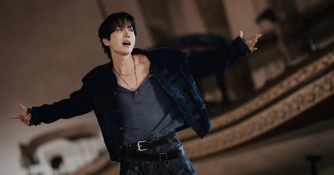 KEEP SWIMMING 🌊 J-Hope of BTS shares behind-the-scenes footage of