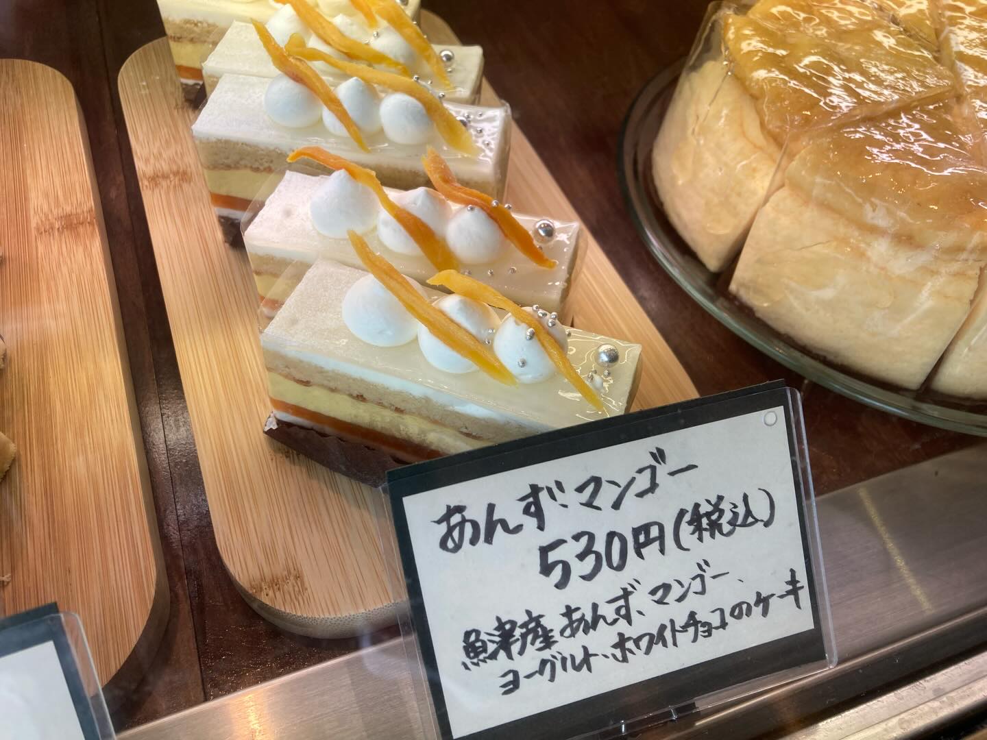 お店落ち着きました。 お電話でお取り置き可能です。 営業時間は17時 