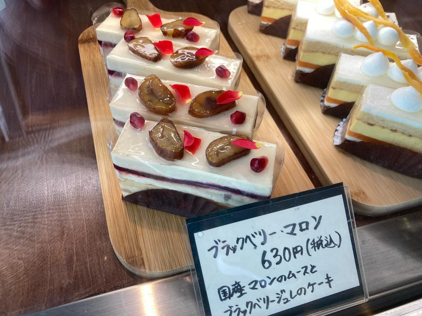 お店落ち着きました。 お電話でお取り置き可能です。 営業時間は17時 