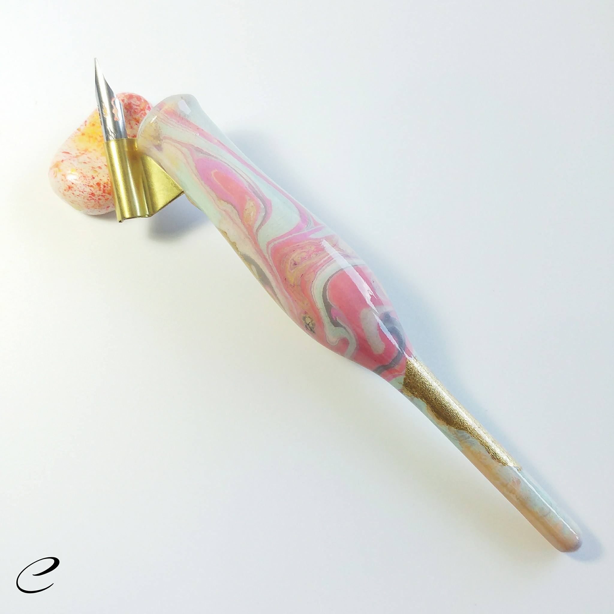 Handwrite House · Calligraphy Hong Kong - 全手工製。獨特蘿蔔形設計: 配合你握筆手形，能夠令你放輕握 ...