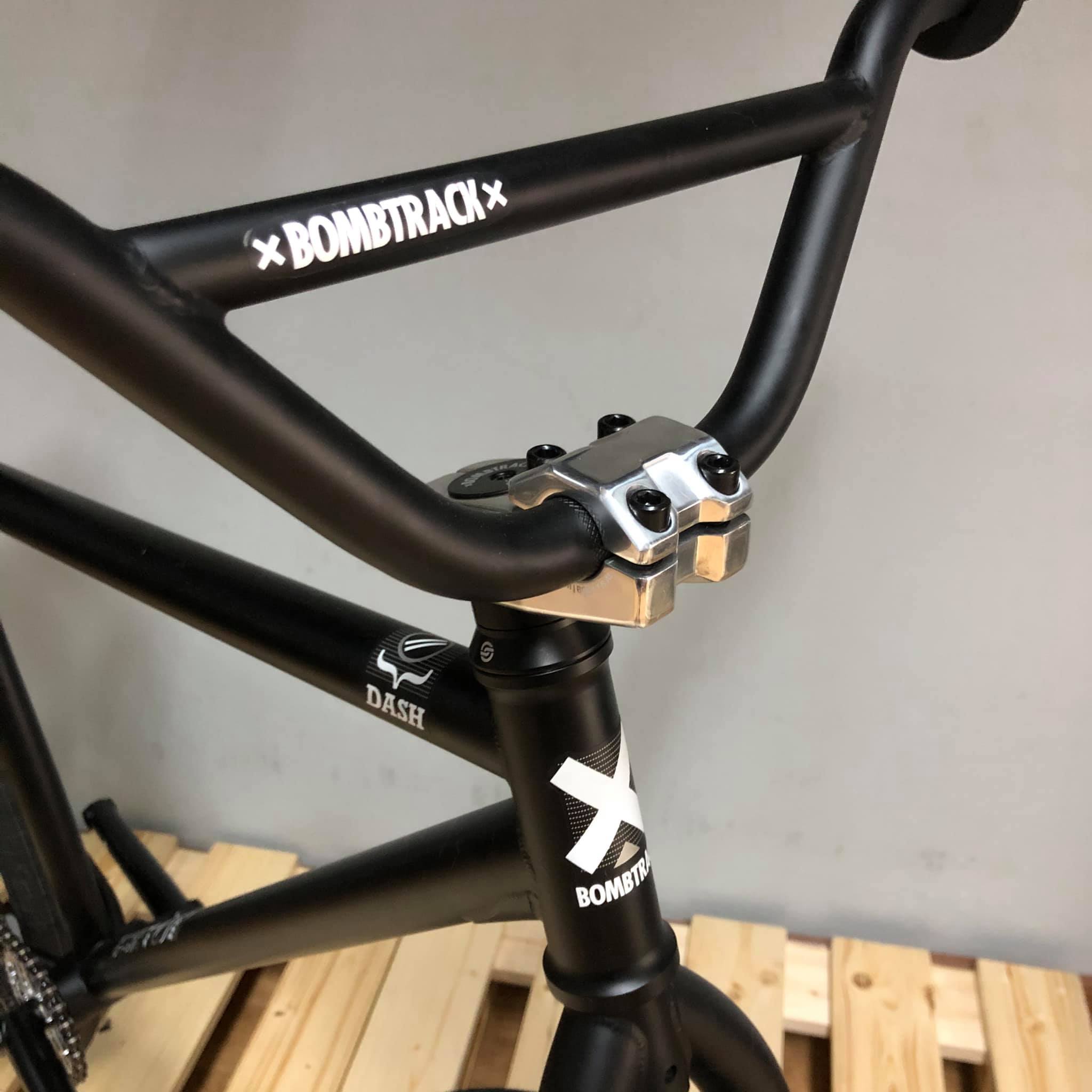 Bombtrack Dash 2013 Freestyle Fixed Gear 26 inch wheel Color