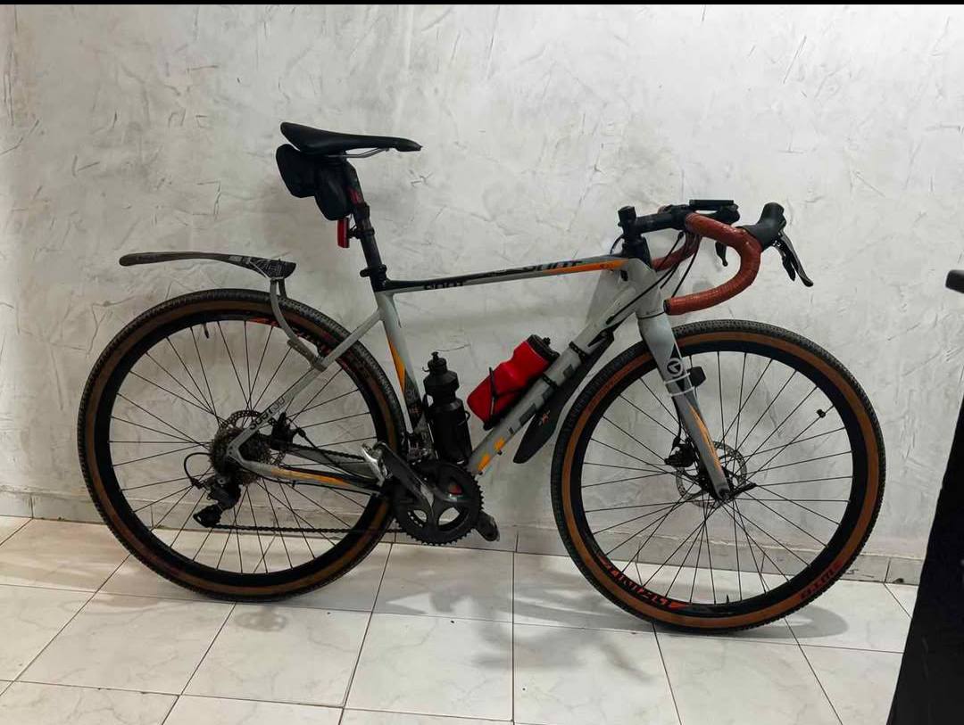 mountainbike 24 zoll alurahmen BIKESTAR Kinder Fahrrad Aluminium Fully 21 Gang Shimano, Scheibenbremse ab 9-14 Jahre | Kinderrad Vollgefedert MTB Scott Faze II Goggle Powerlock Training Gloves Farbe:Burned-Yellow Matt