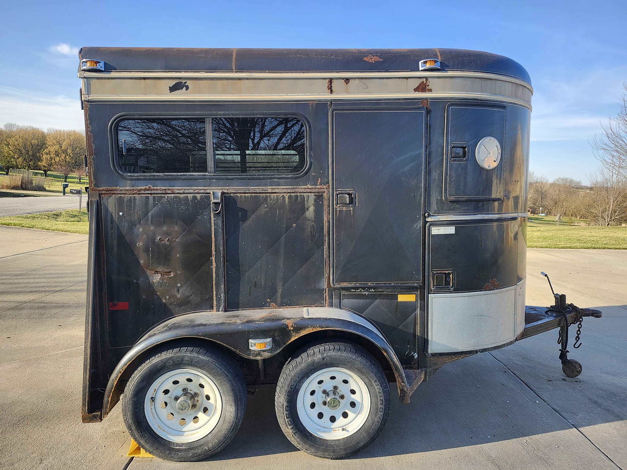 CM 2 horse straight load trailer - Livestock Trailers - Paola, Kansas ...