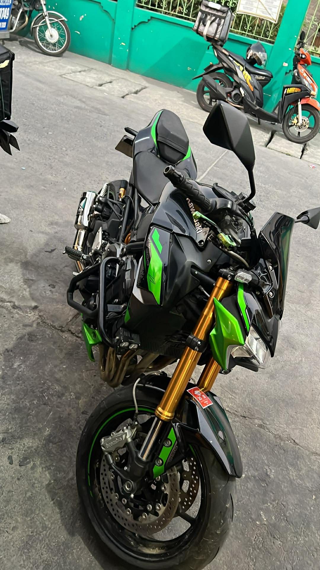 Kawasaki Z900RS for sale at 430k pesos