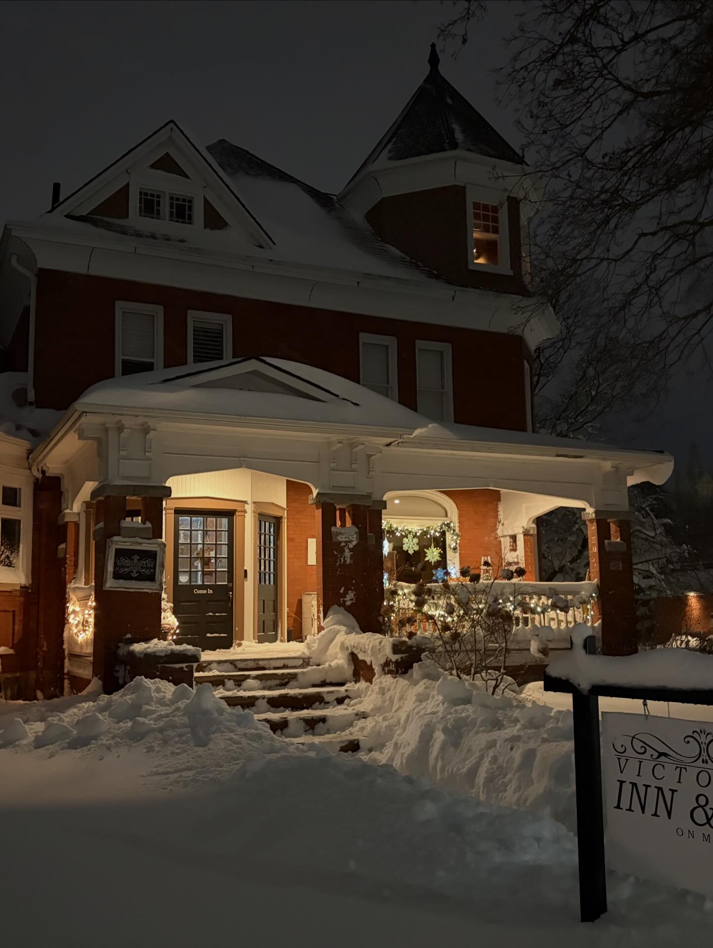 Victorian Inn & Spa on Main... - Victorian Inn & Spa on Main