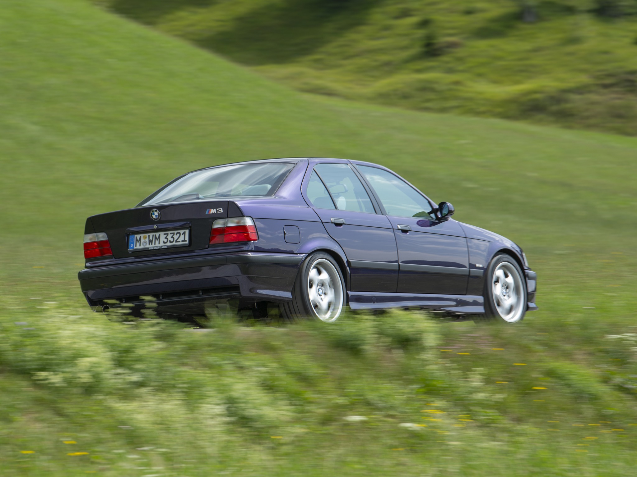 Everyday practicality or driving fun? Why choose? The 1996 BMW M3