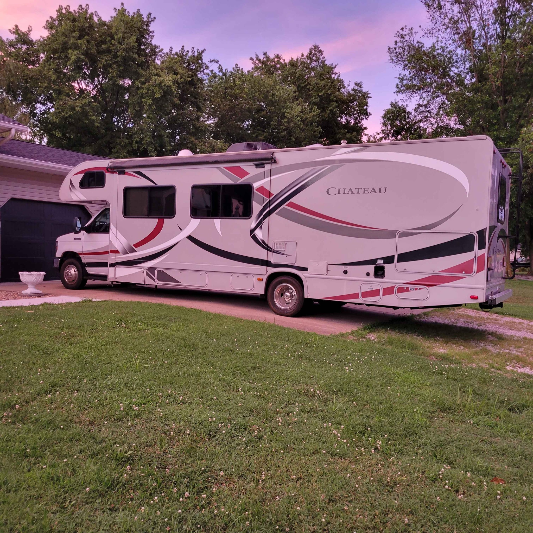 2014 Thor Motor Coach Chateau - RVs & Campers - Aviston, Illinois ...