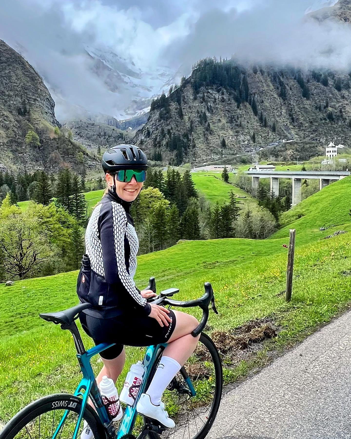 bike helmet switzerland The Hudson Urban | Ebike rated Designed with the urban commuter in mind the Hudson comes with an integrated LED light and reinforced u Aero Tip - Helmet –