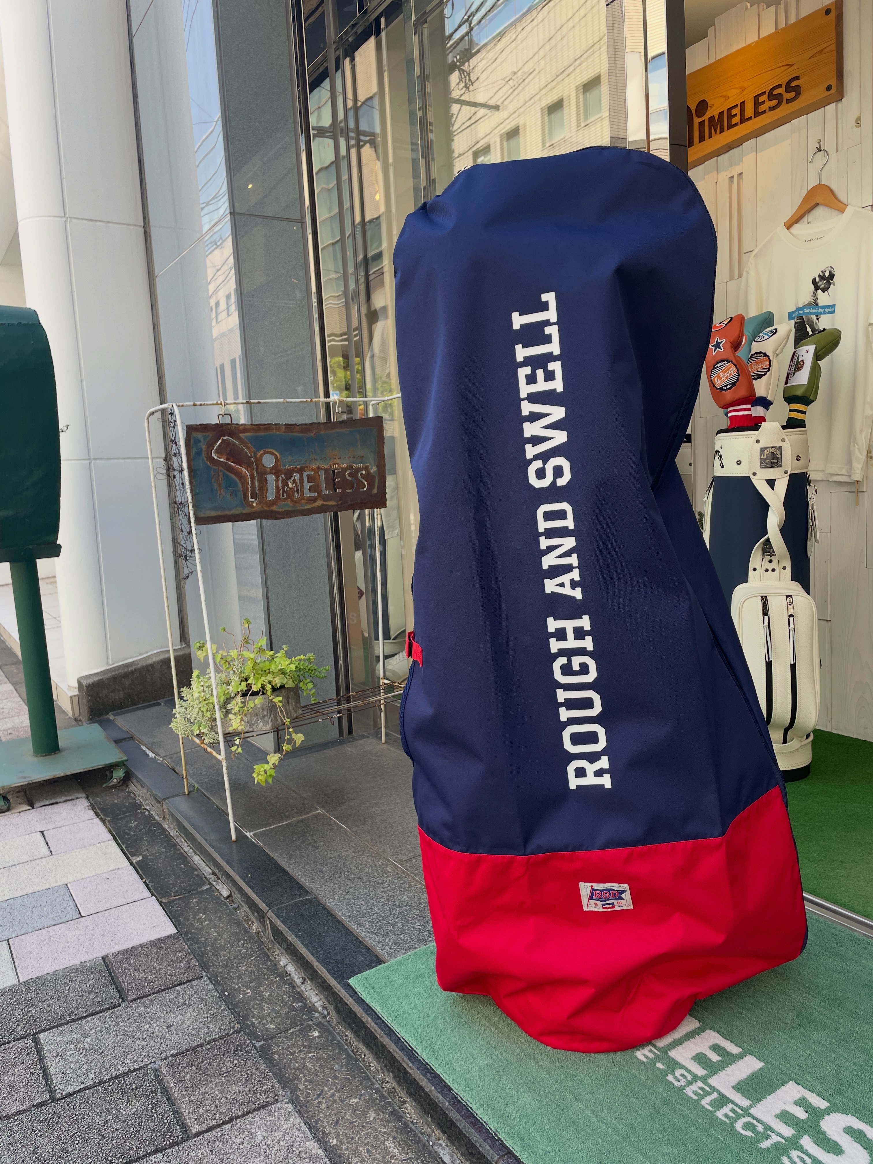 ダックビルが大きく描かれた可愛いトラベルカバーが入荷しました