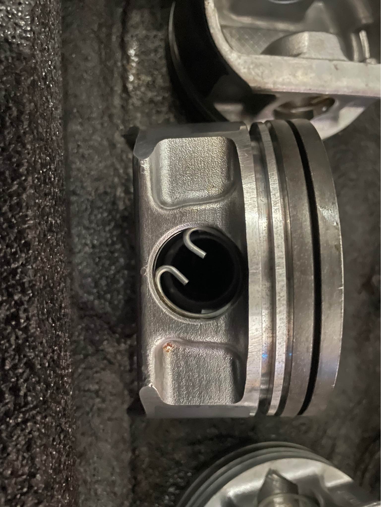 OEM LM4 LS Pistons 3.780 bore .943 floating pins and locks - Car ...