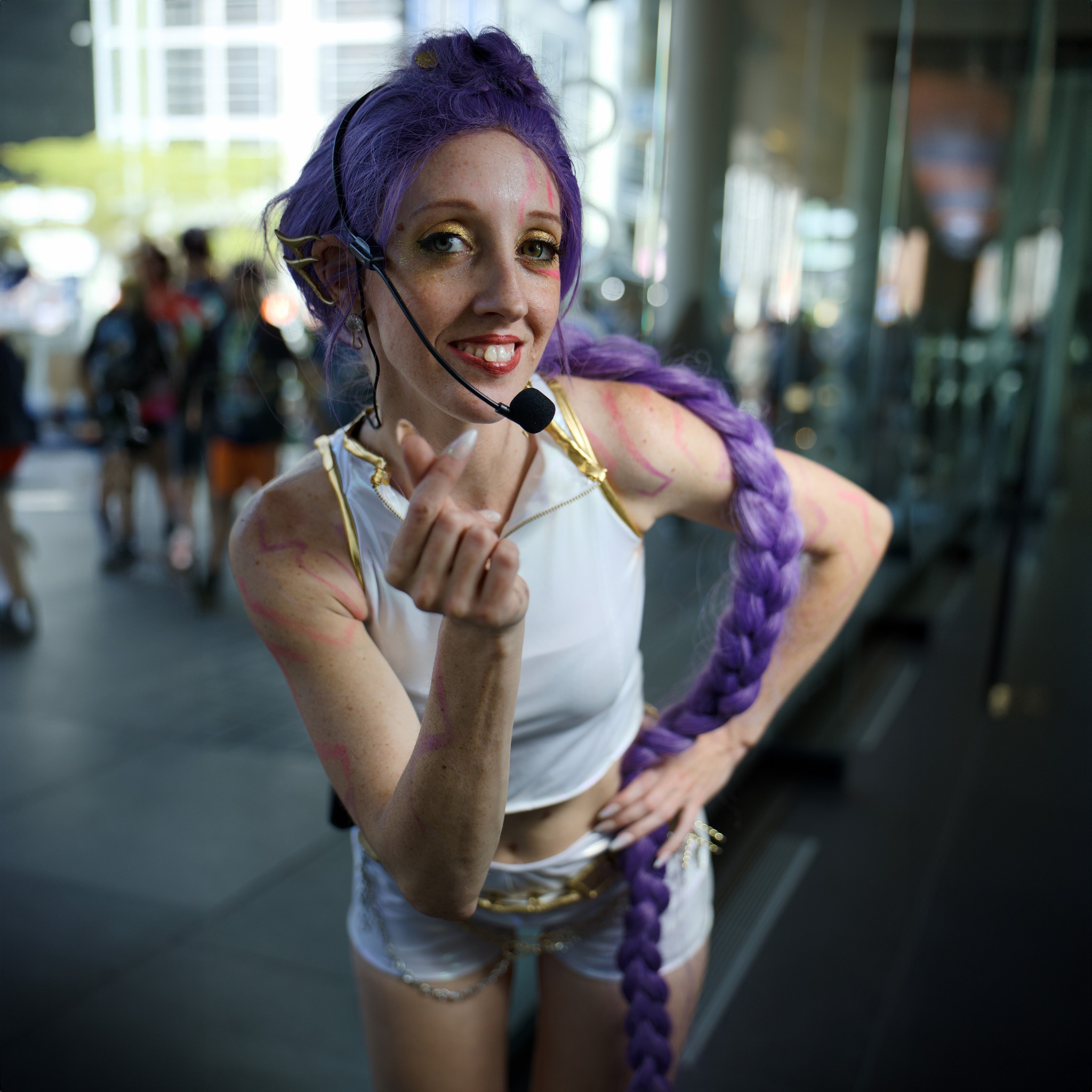Yuumi in real life 💜😺 📸 @RouzXIII