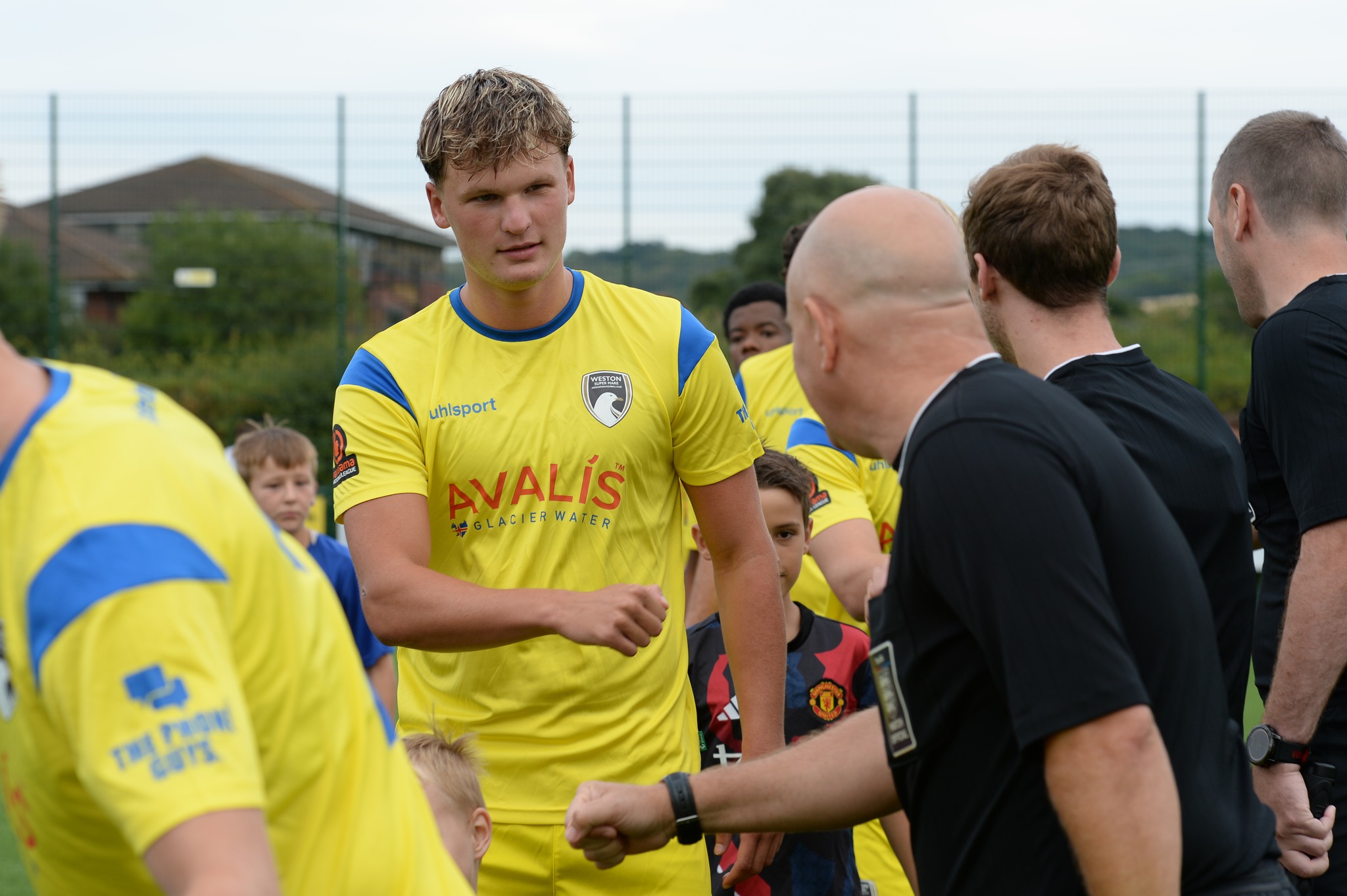 Weston-super-Mare - 𝗟𝗼𝗮𝗻 𝗪𝗮𝘁𝗰𝗵: 𝗚𝗹𝗼𝘃𝗲𝗿'𝘀 𝗣𝗼𝗿𝘁𝗶𝘀𝗵𝗲𝗮𝗱 𝗱𝗲𝗯𝘂𝘁, 𝗧𝗵𝗿𝗲𝗲 ...