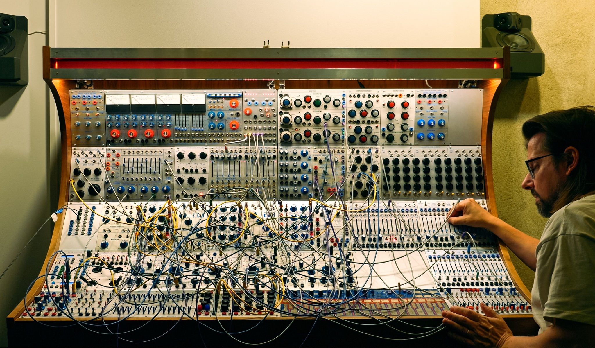 Aphex Twin's debut Selected Ambient Works 85–92 dropped on