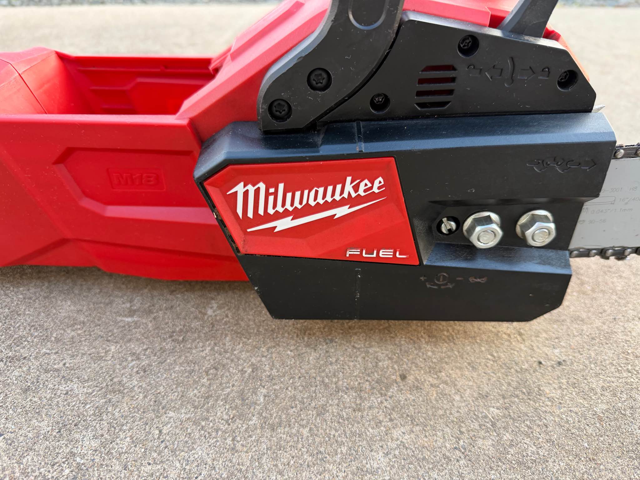 Milwaukee Fuel M18 Tool Only 16” Chainsaw w/ 2 extra chains - Chainsaws ...
