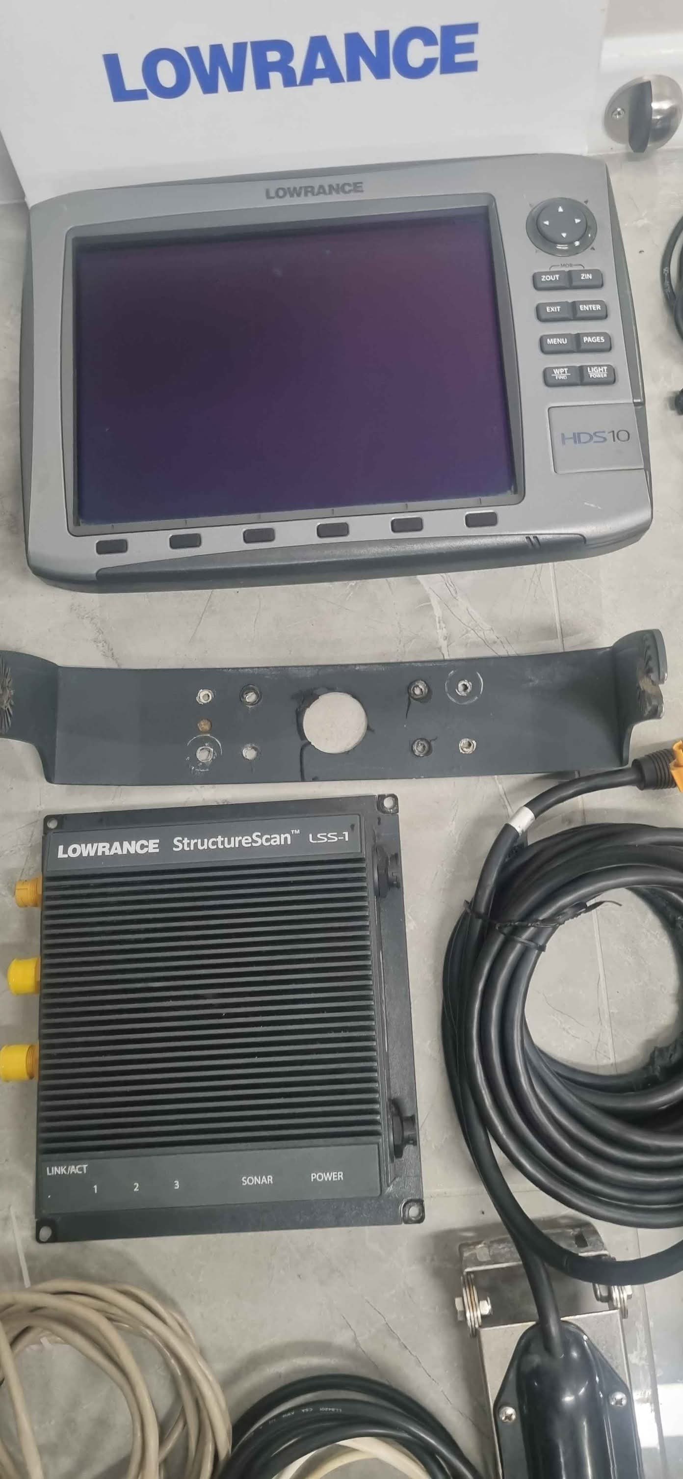 Lowrance HDS10 structure scan sounder and GPS - Fishfinders - Brisbane ...