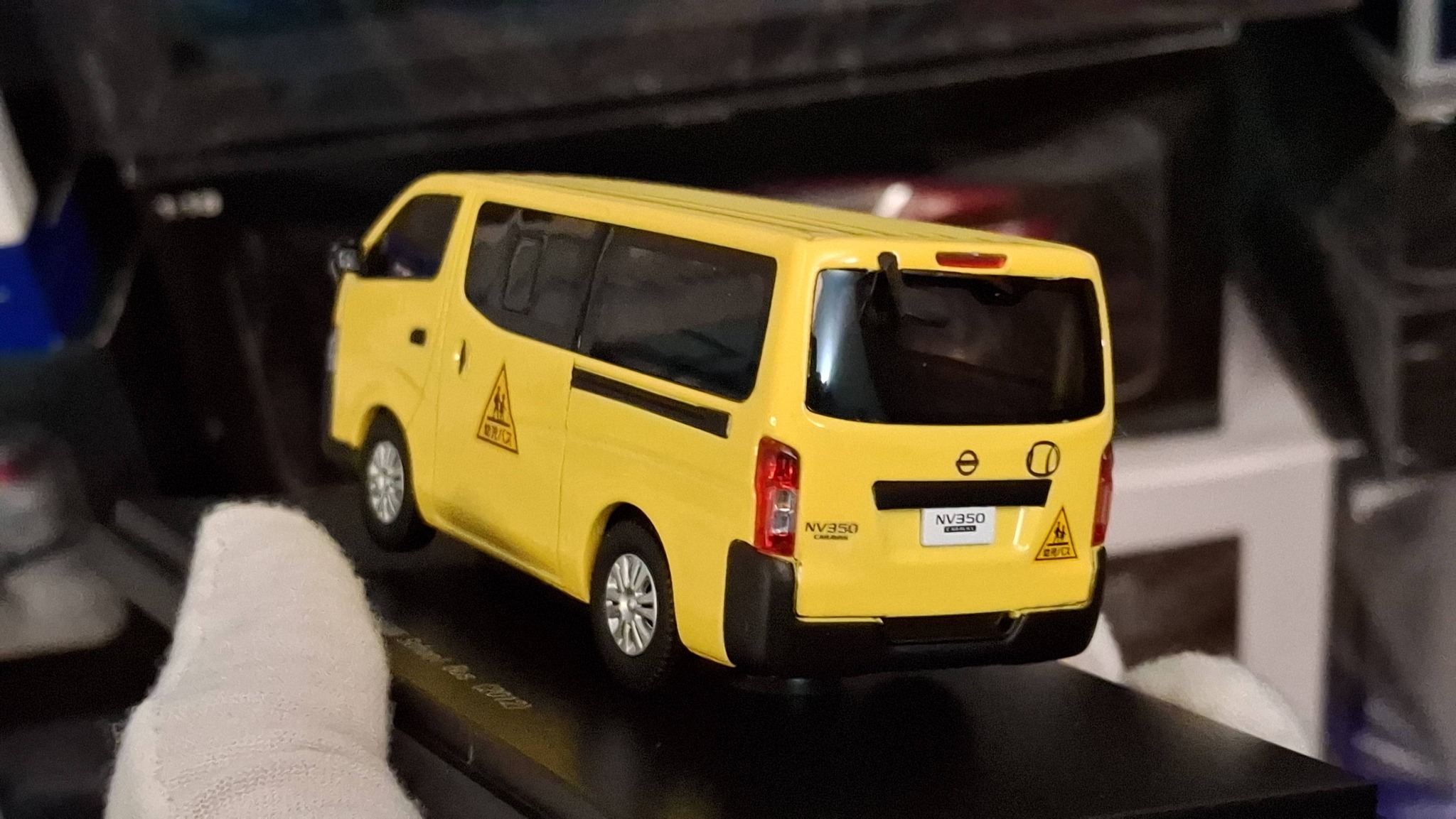 Nissan nv350 caravan school bus 2012 🟡⚫ Ebbro 1/43