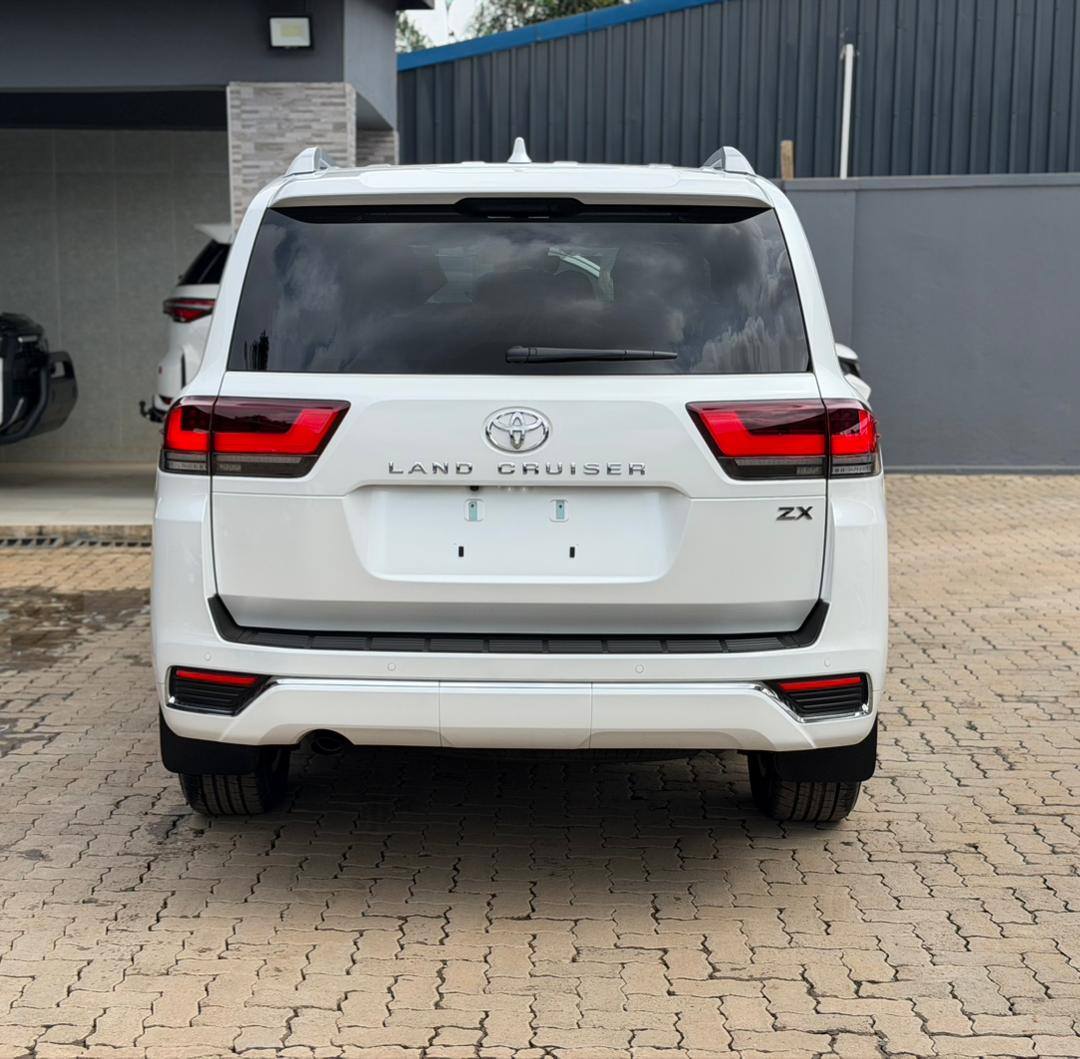 Brand New Toyota Land Cruiser 300 Series ZX 2025 Model Diesel