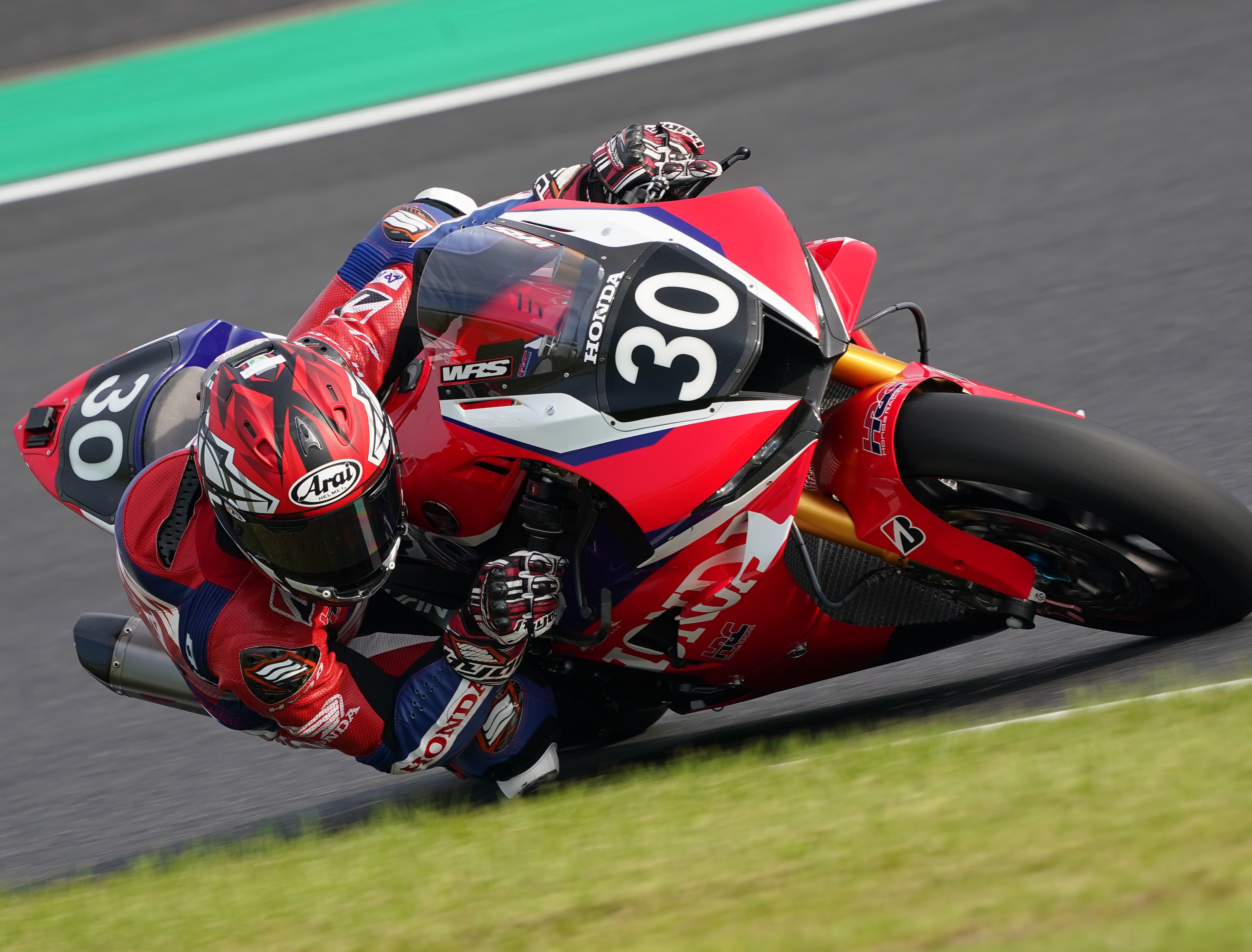 鈴鹿8耐 真夏の祭典 鈴鹿8耐が開幕!! NGKスパークプラグは、大会5連覇
