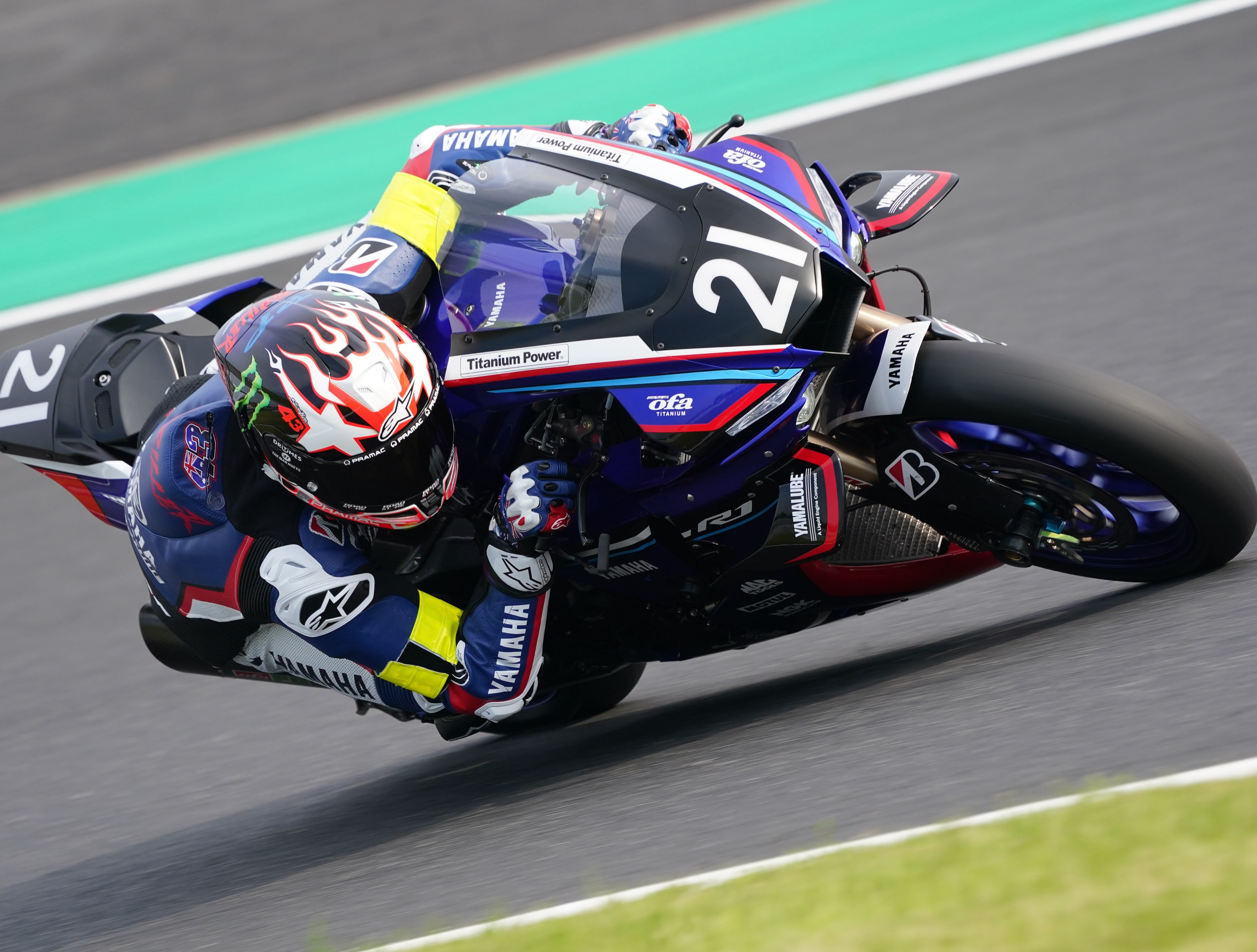鈴鹿8耐 真夏の祭典 鈴鹿8耐が開幕!! NGKスパークプラグは、大会5連覇