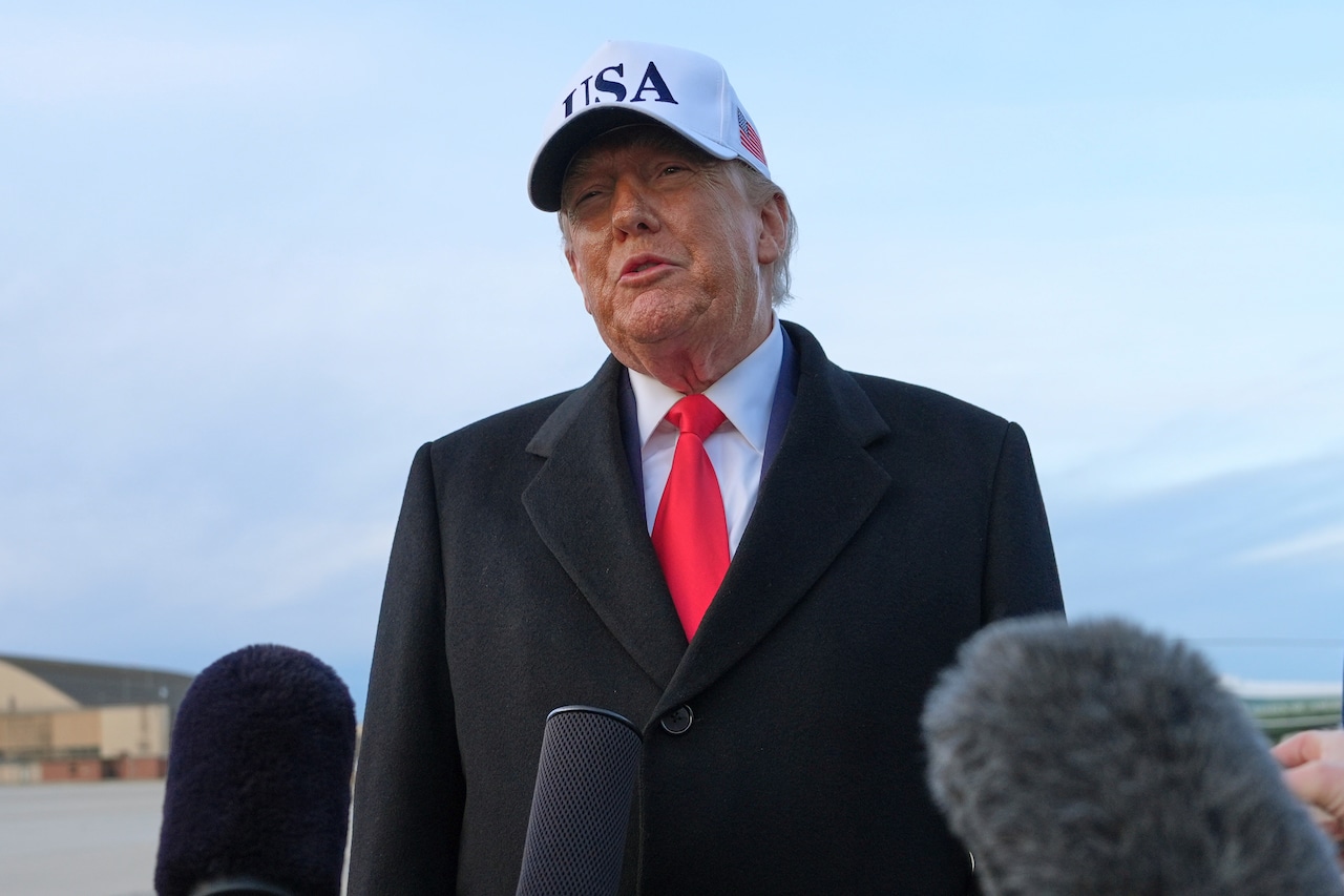 NJ.com - Internet explodes after Trump gets caught giving the middle ...