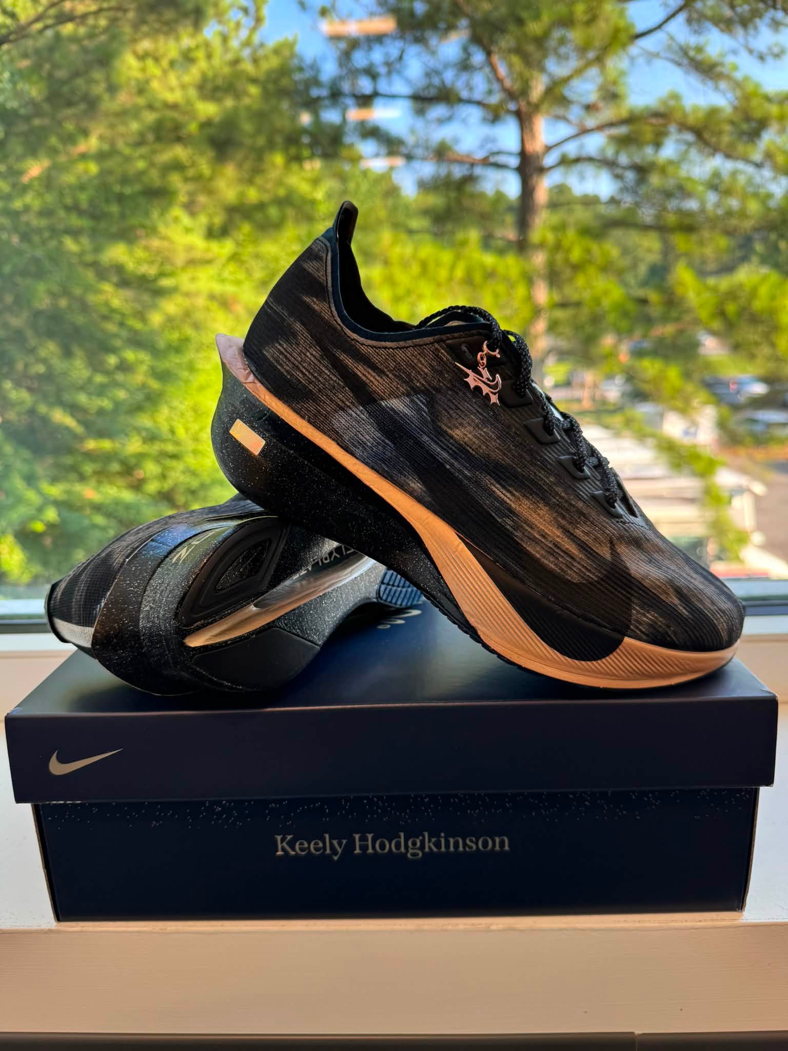 Business-oriented black, mixed with reigning 800 champion gold