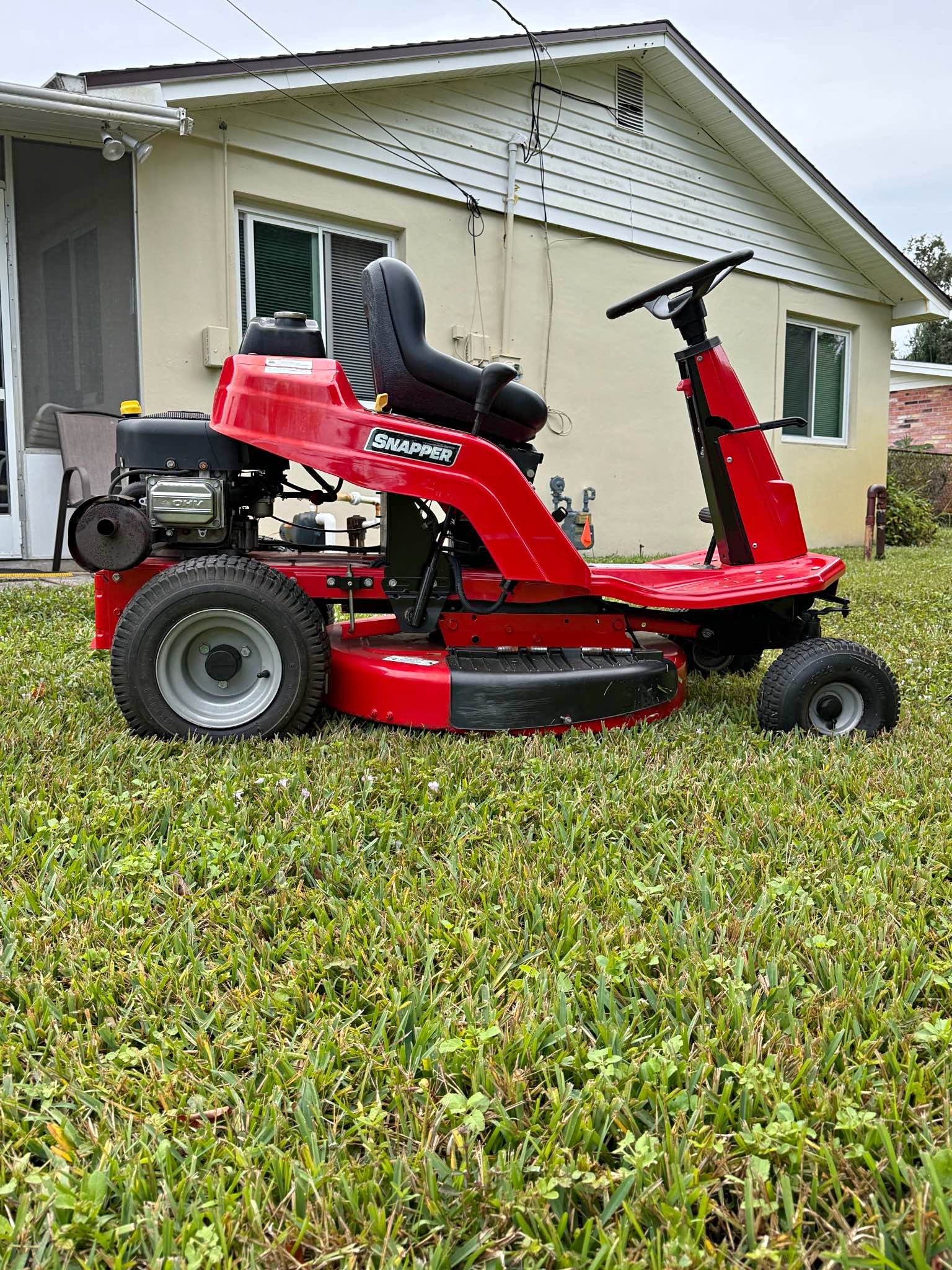 Snapper RE130 33” Rear Engine Riding Mower - 12.5HP Briggs & Stratton ...