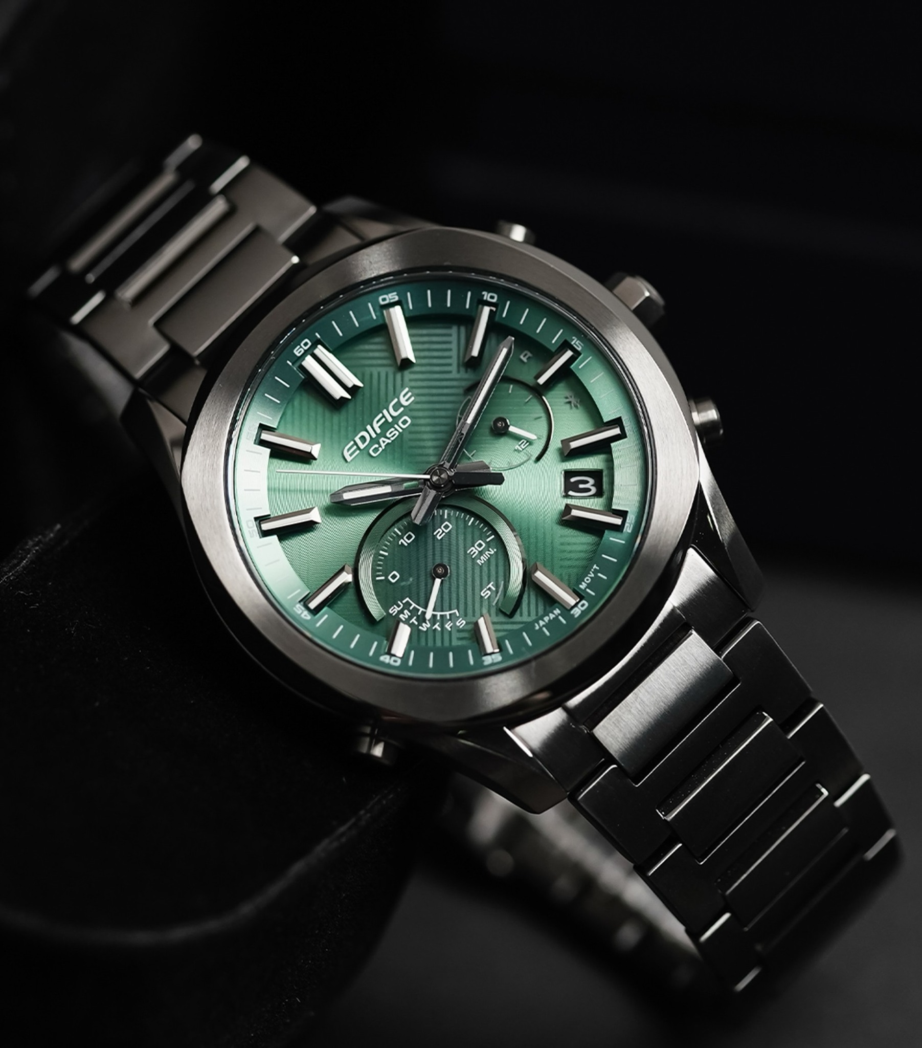 CASIO - The EDIFICE EQB-700. The next generation analog watch that