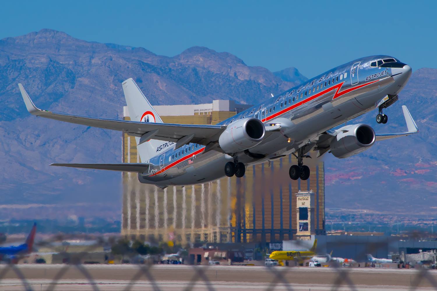 Fleet Histroy: American Airlines Boeing 757-200 (N679AN) painted