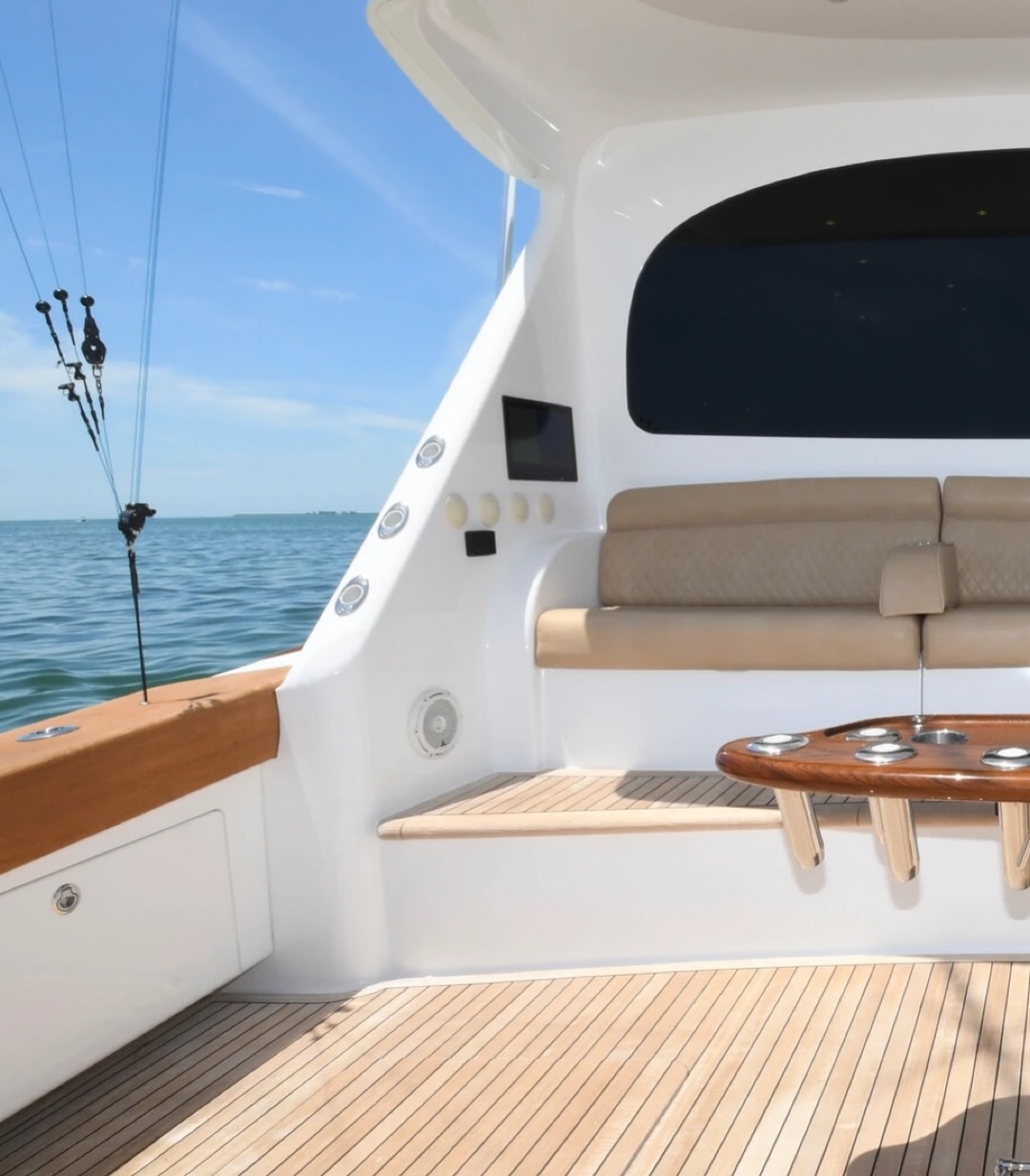 【貴重、輸入品、未使用、休特価】Lindbarg　Curtiss Goshark Just hit the market: 2019 Viking 58 Convertible asking $2,999,000