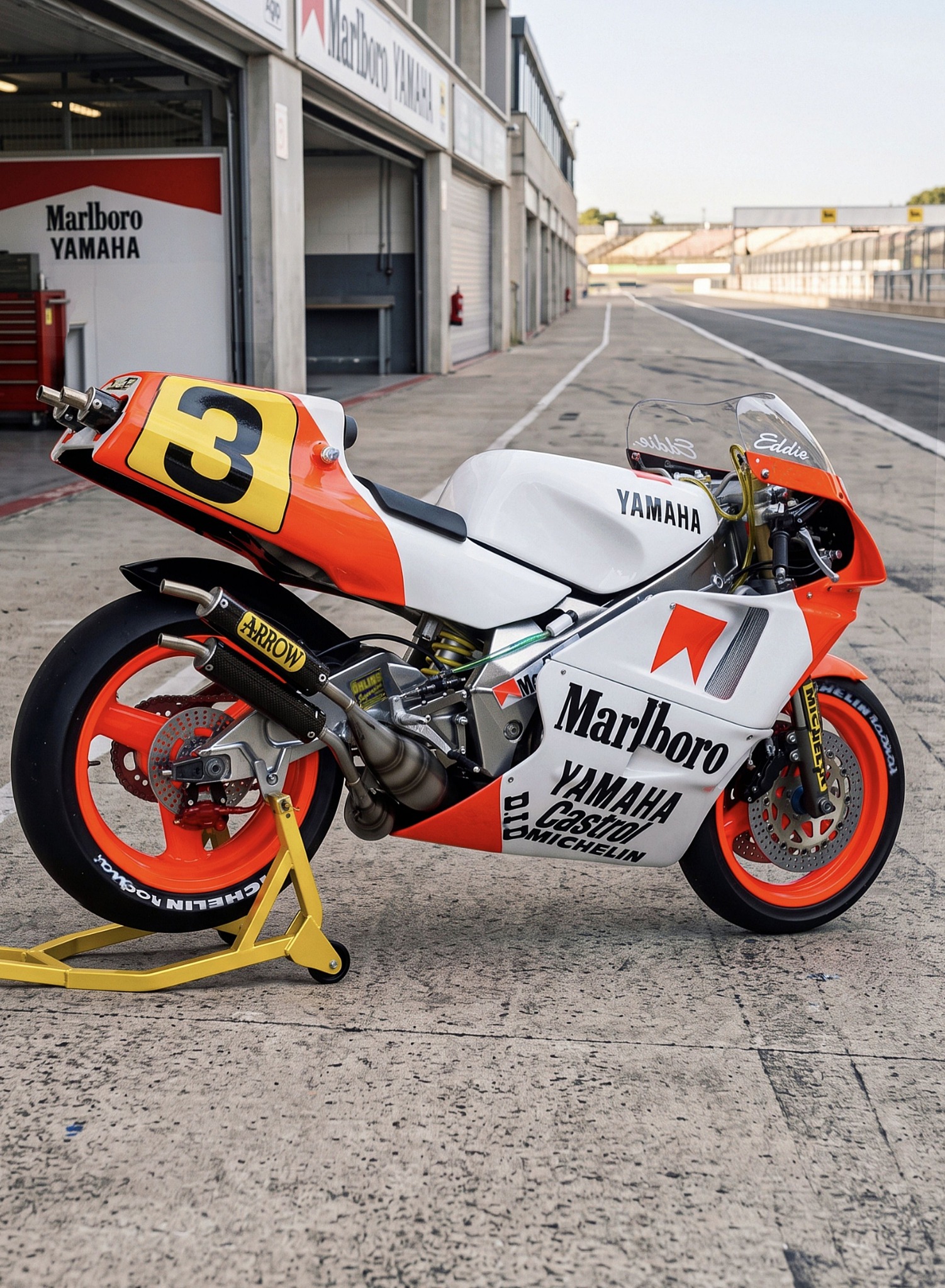 Eddie Lawson's 90's pink and yellow paint scheme